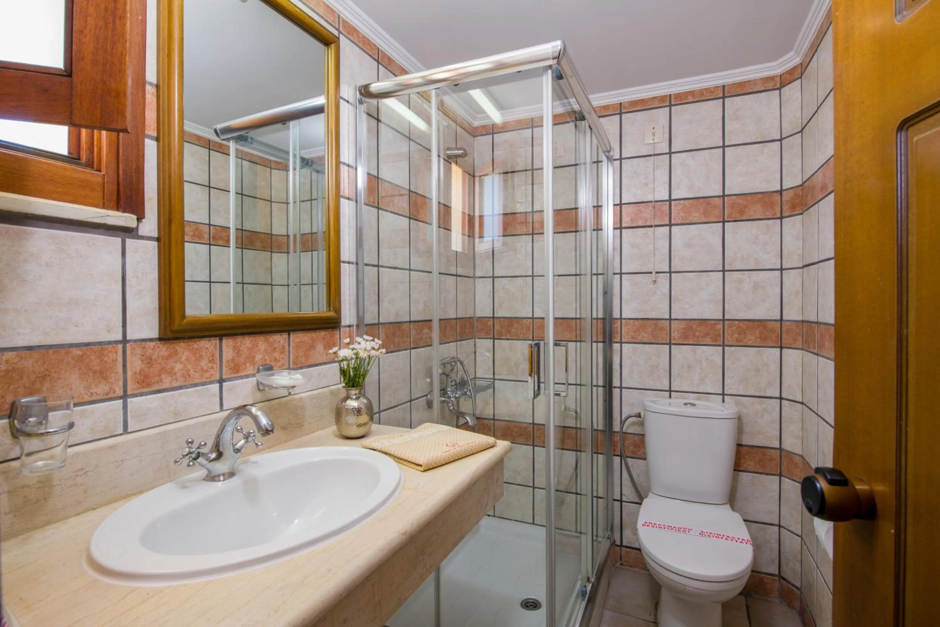 Shower in Omega Platanias