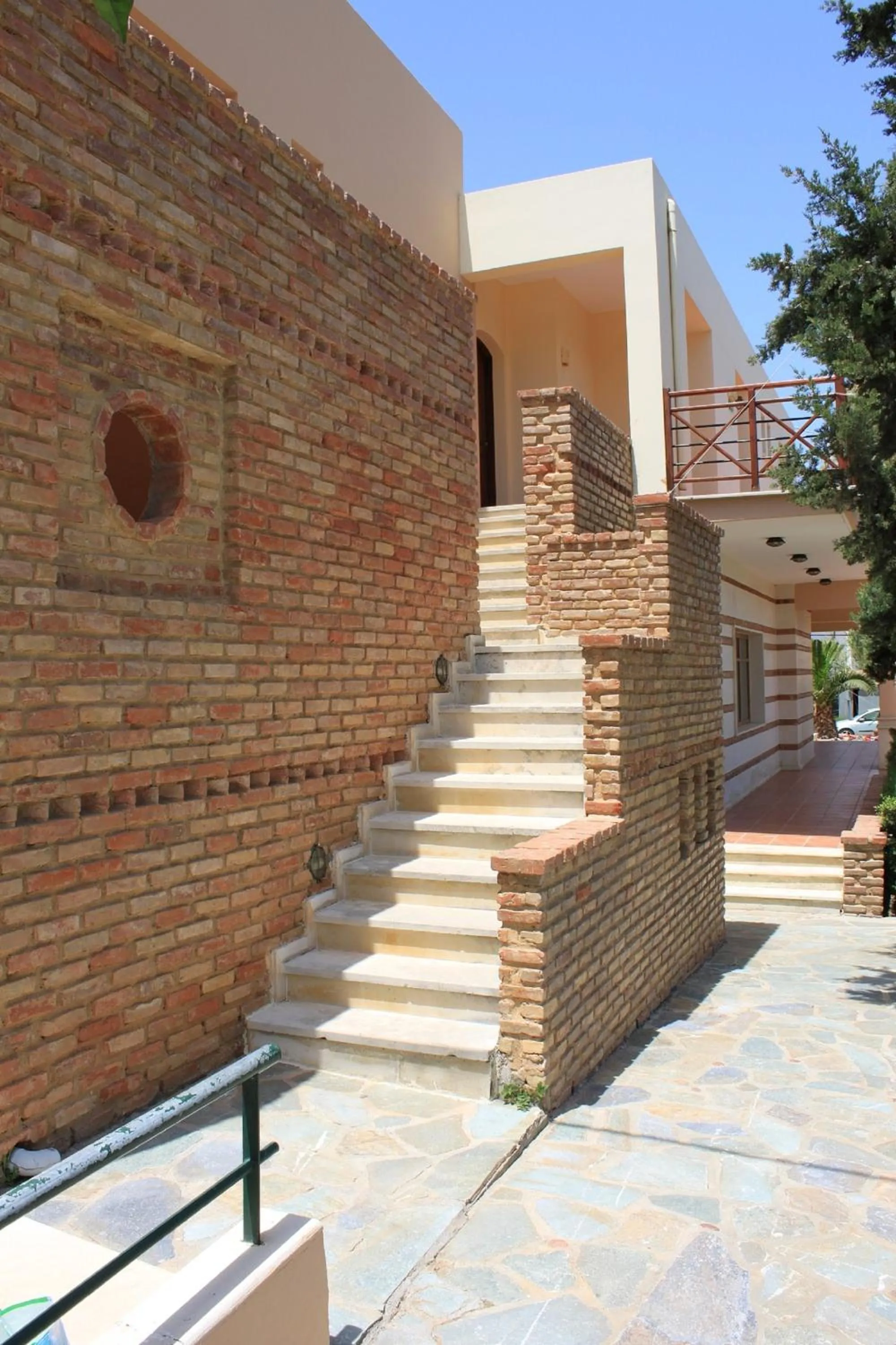 Property building in Omega Platanias