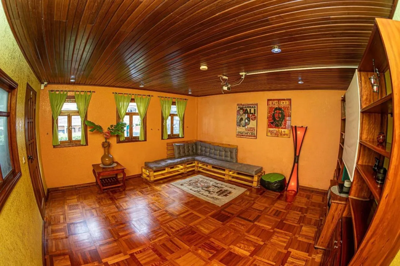 Communal lounge/ TV room in La Casa del Molino Blanco B&B