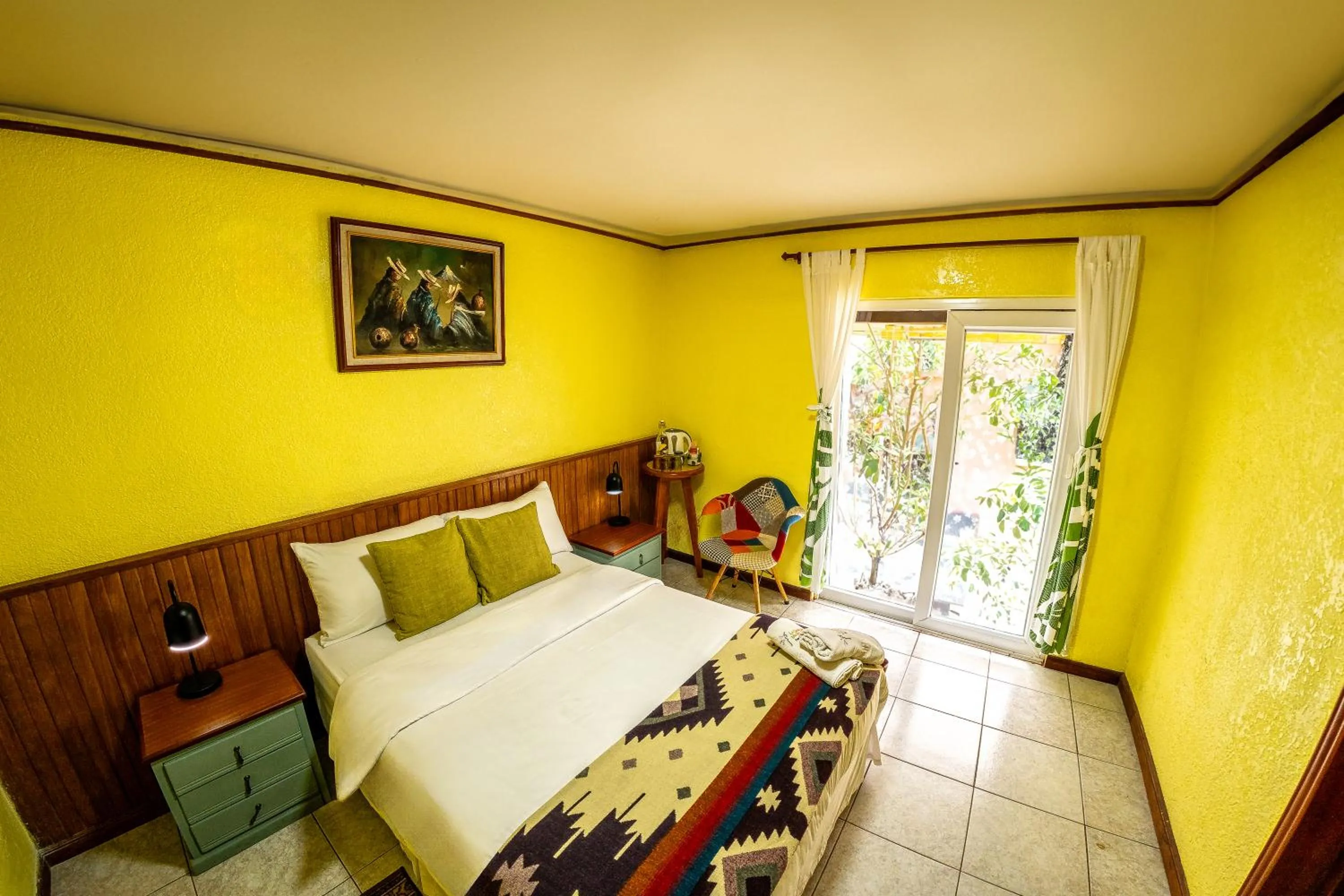 Staff, Bed in La Casa del Molino Blanco B&B