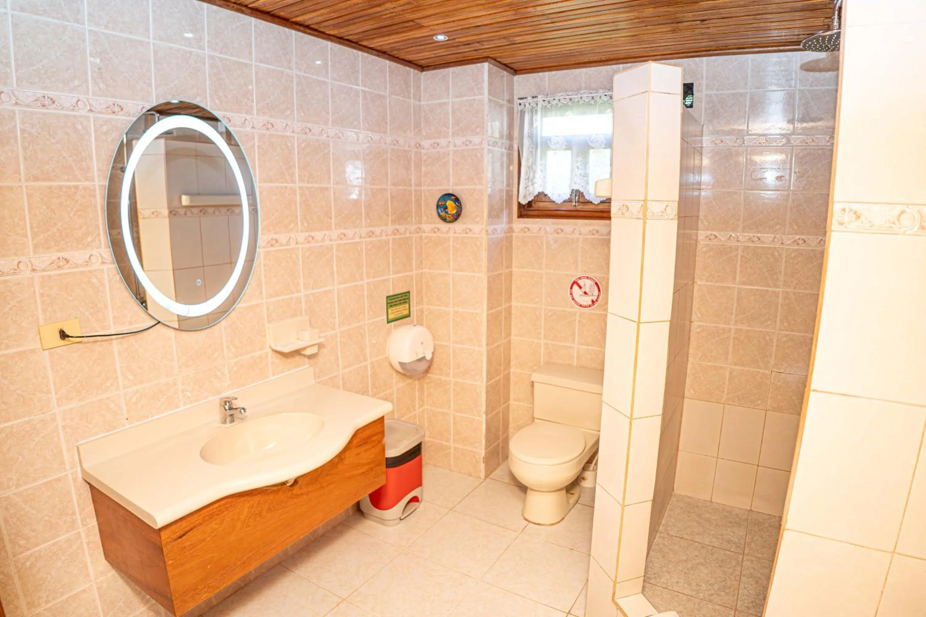 Shower in La Casa del Molino Blanco B&B