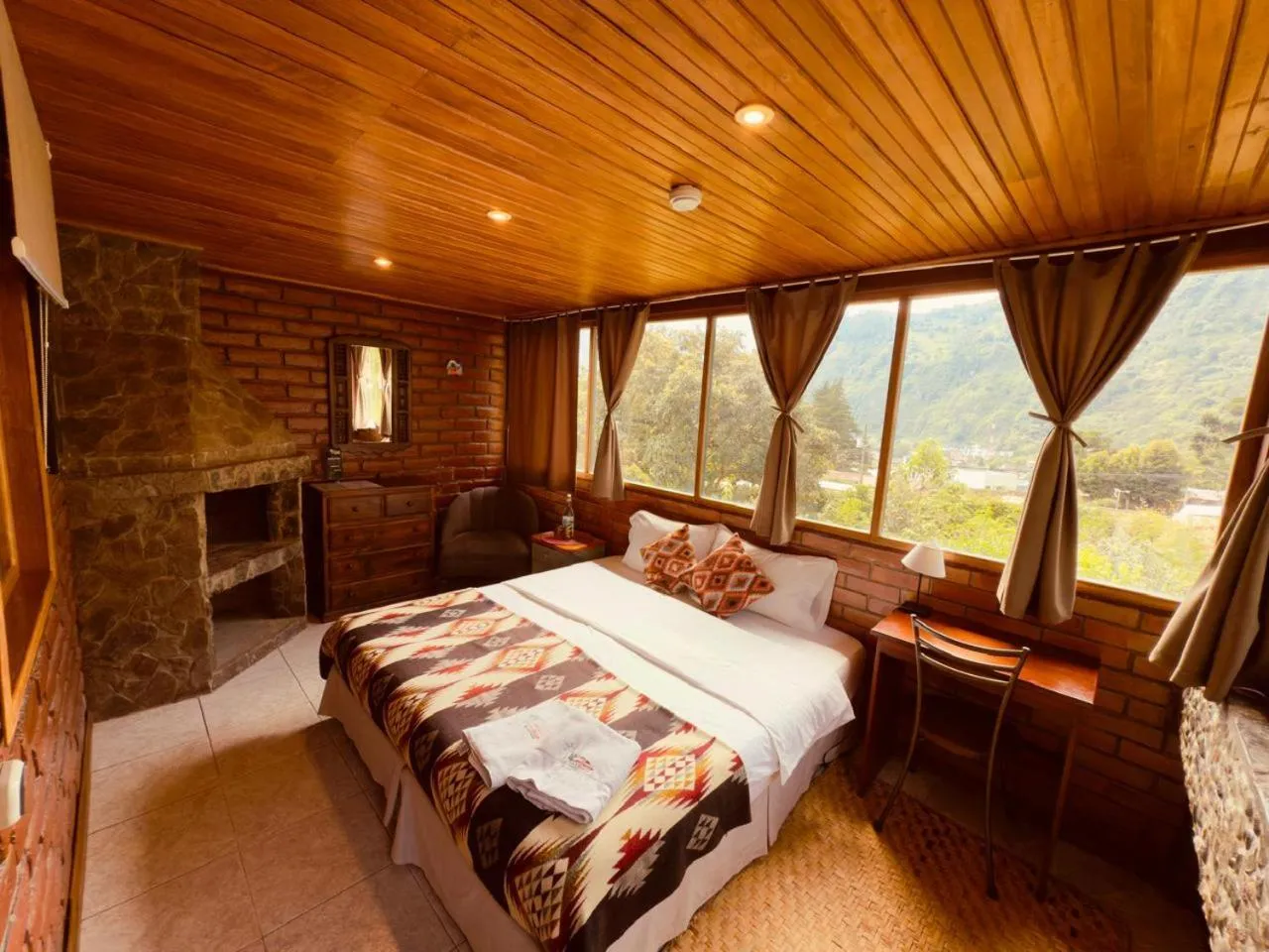 Staff, Bed in La Casa del Molino Blanco B&B