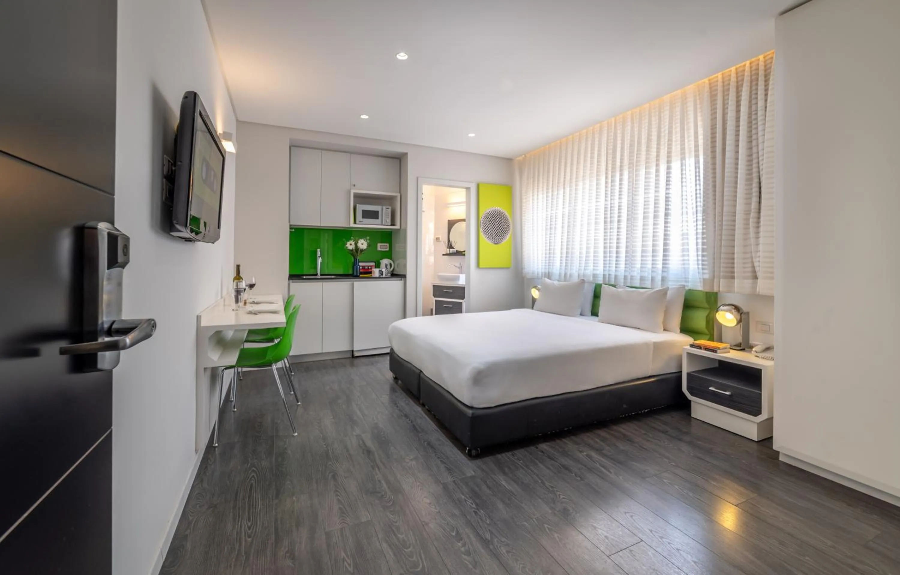 Photo of the whole room, Bed in 130 Rock Apartments