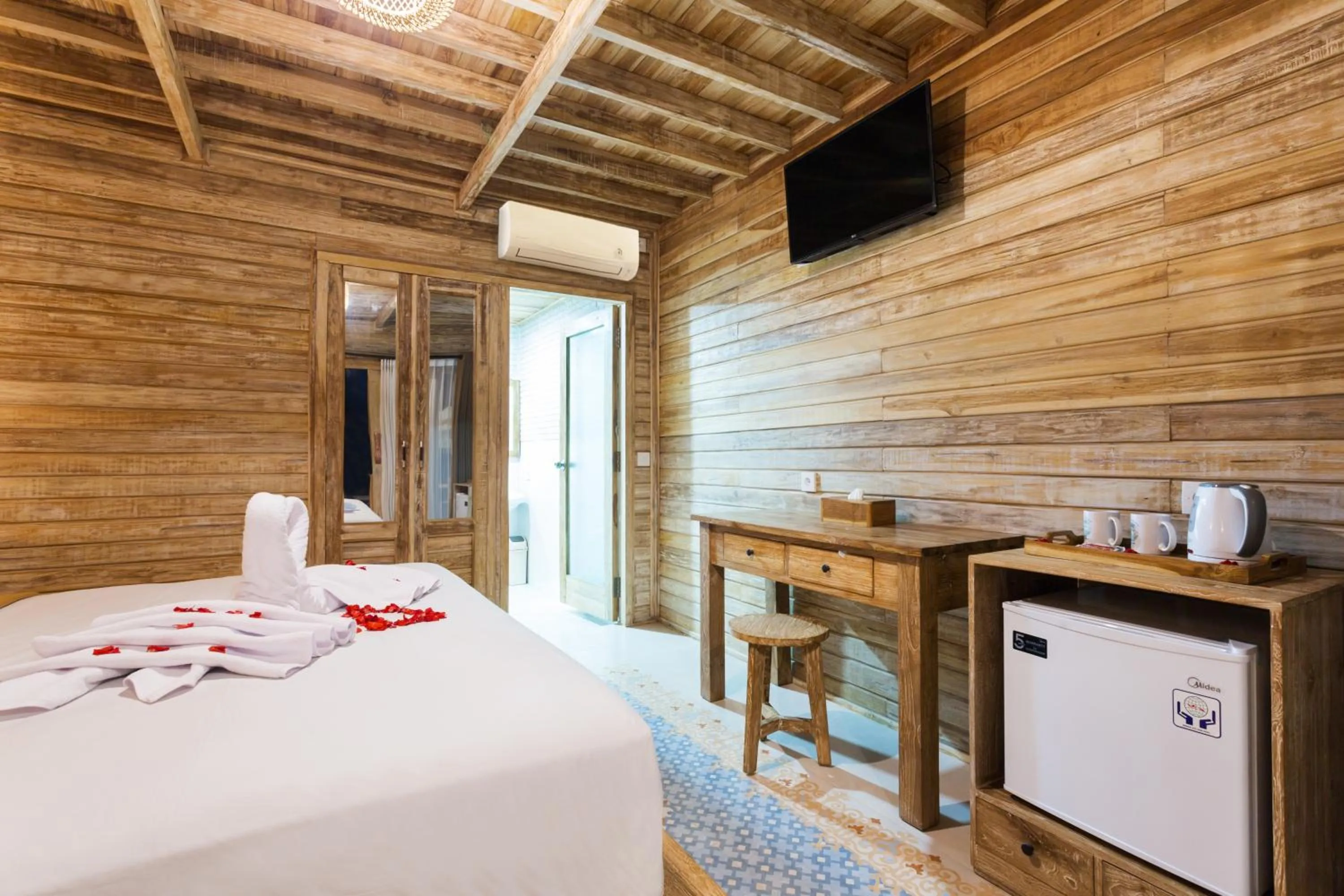 Communal lounge/ TV room, Bed in The Dewi Premier Nusa Penida