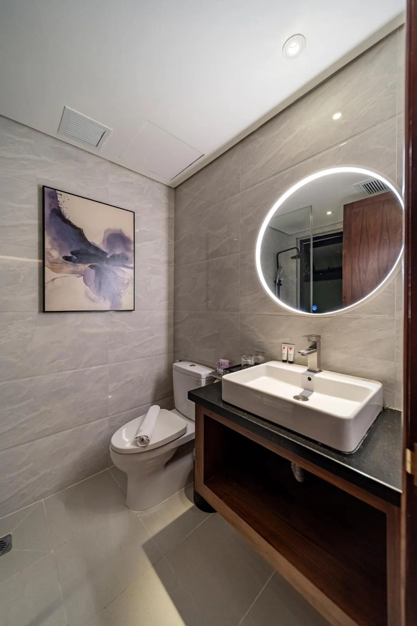 Toilet in Edoya Hotel Ben Thanh