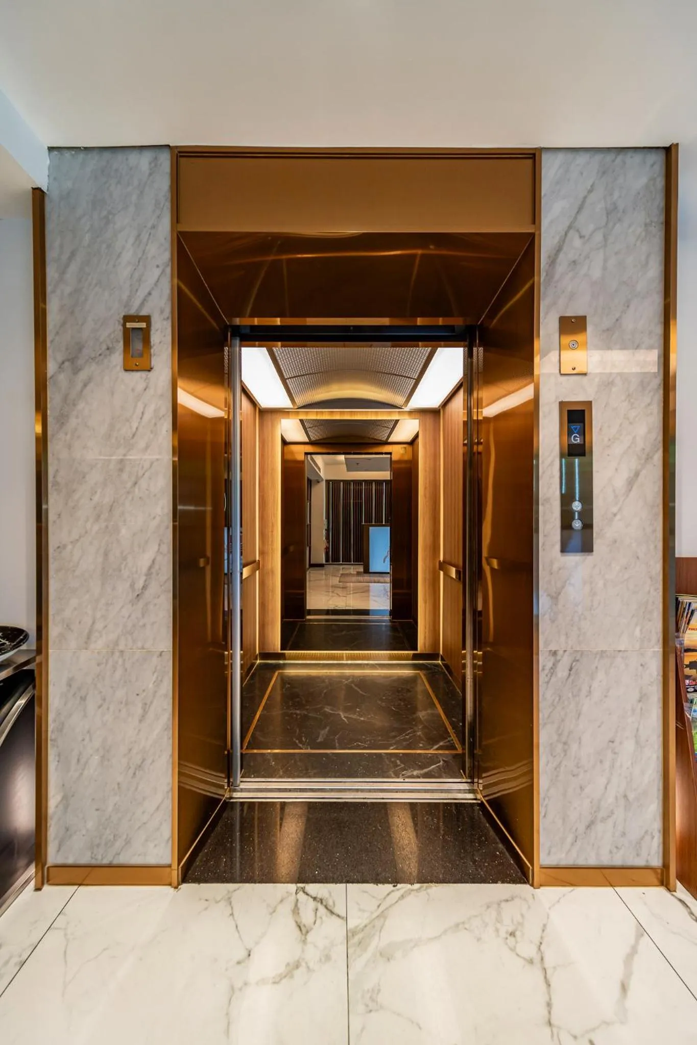 elevator in Edoya Hotel Ben Thanh