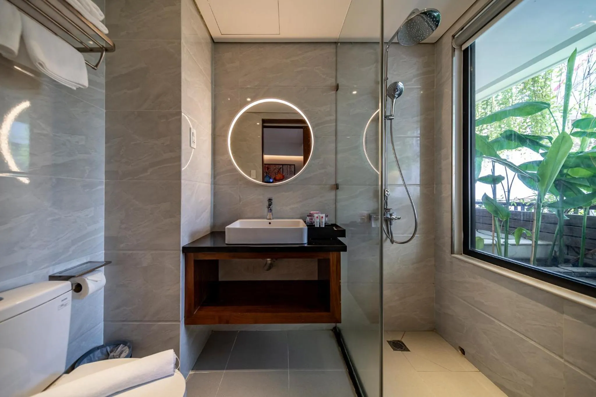 Shower in Edoya Hotel Ben Thanh