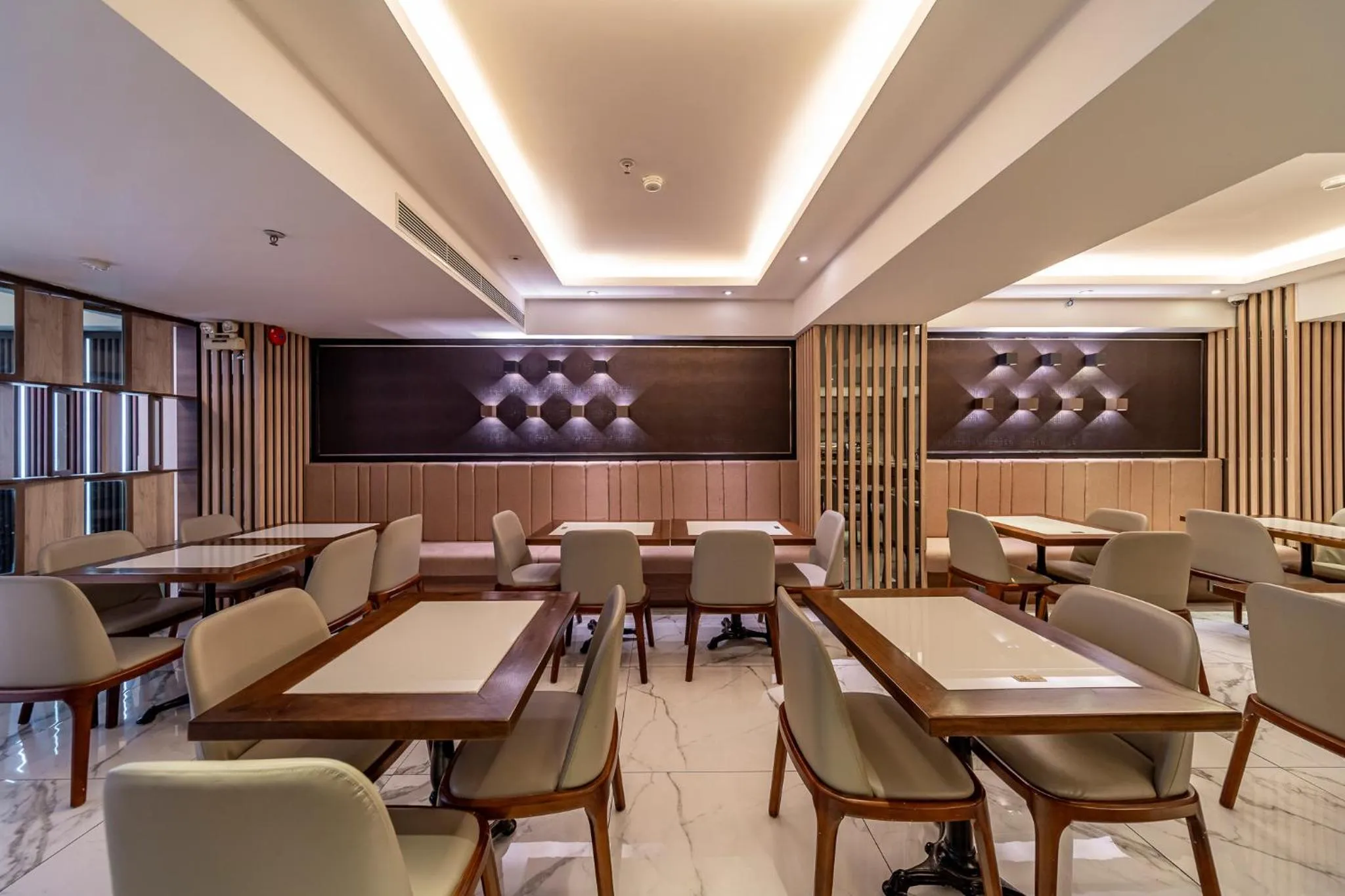 Restaurant/places to eat in Edoya Hotel Ben Thanh