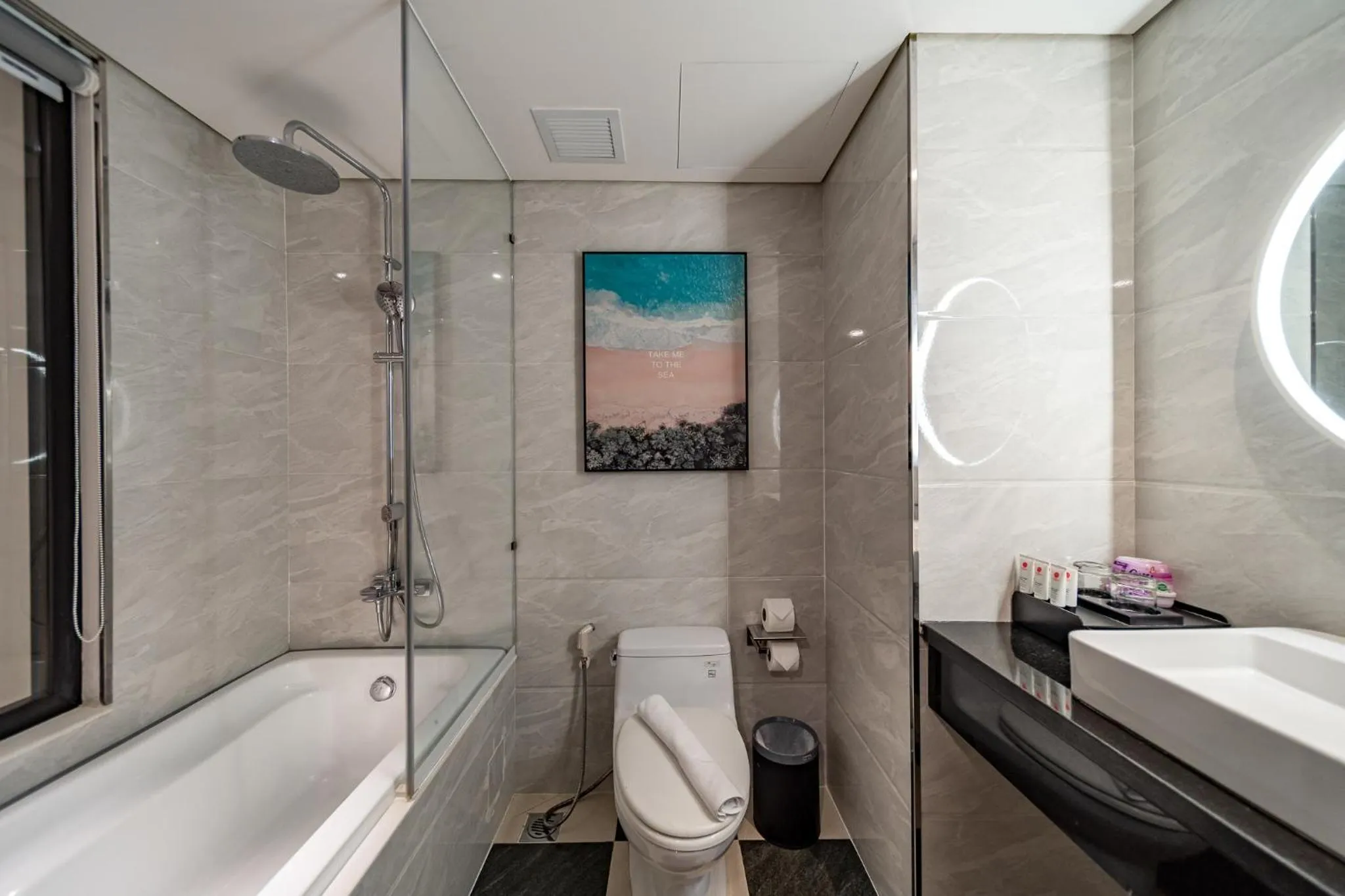 Shower in Edoya Hotel Ben Thanh