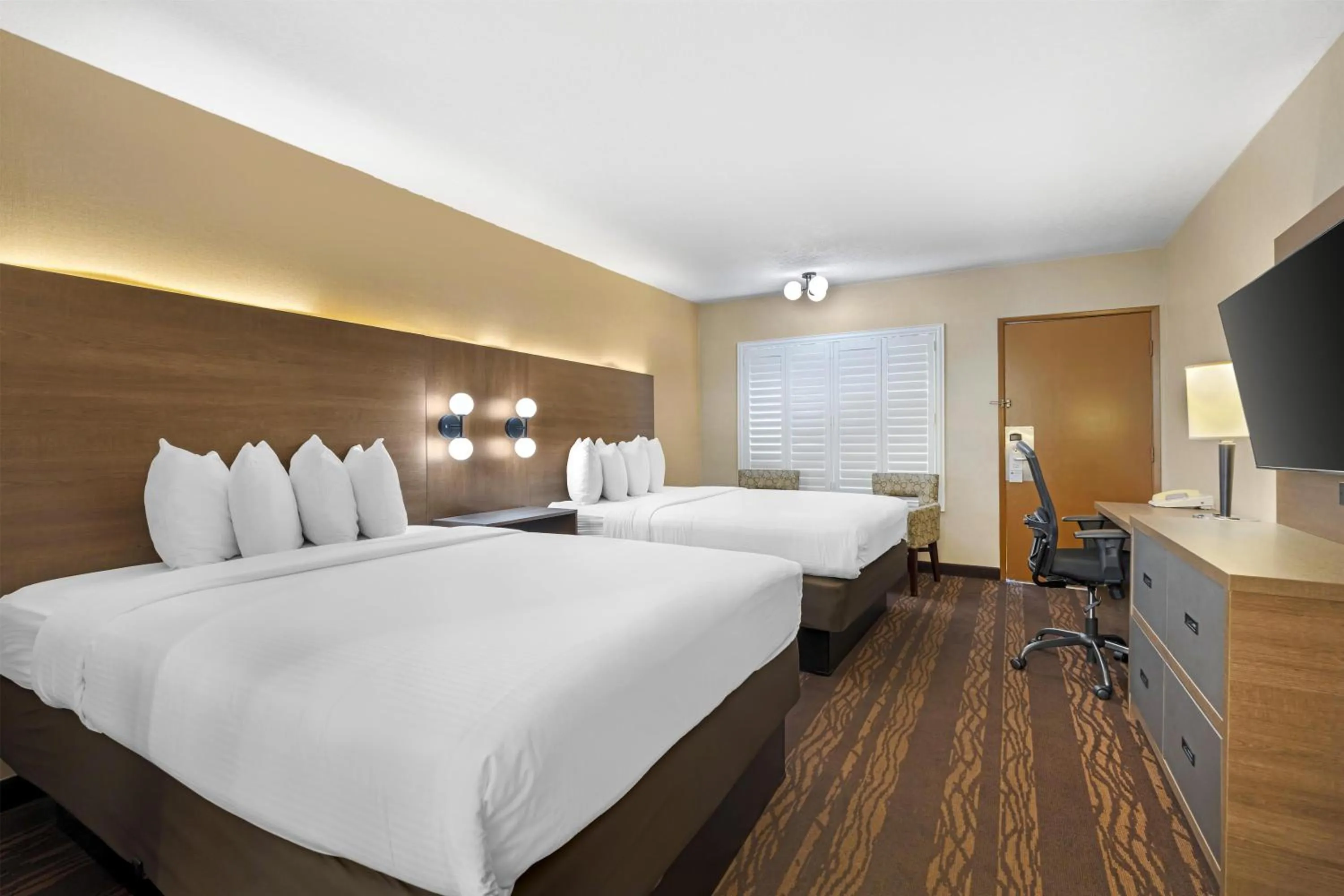 Bedroom, Bed in Best Western Plus Stovall's Inn