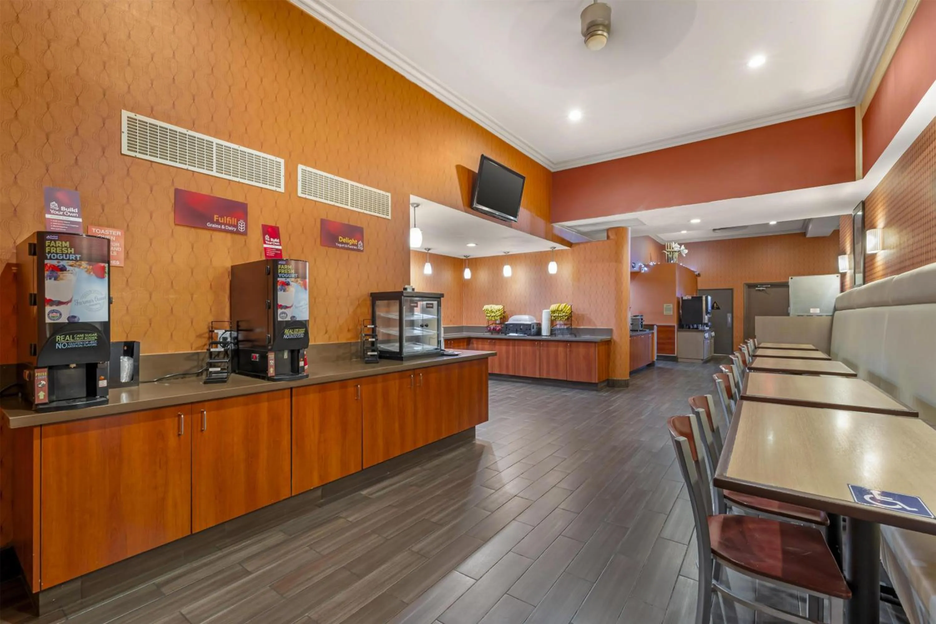 Breakfast in Best Western Plus Stovall's Inn