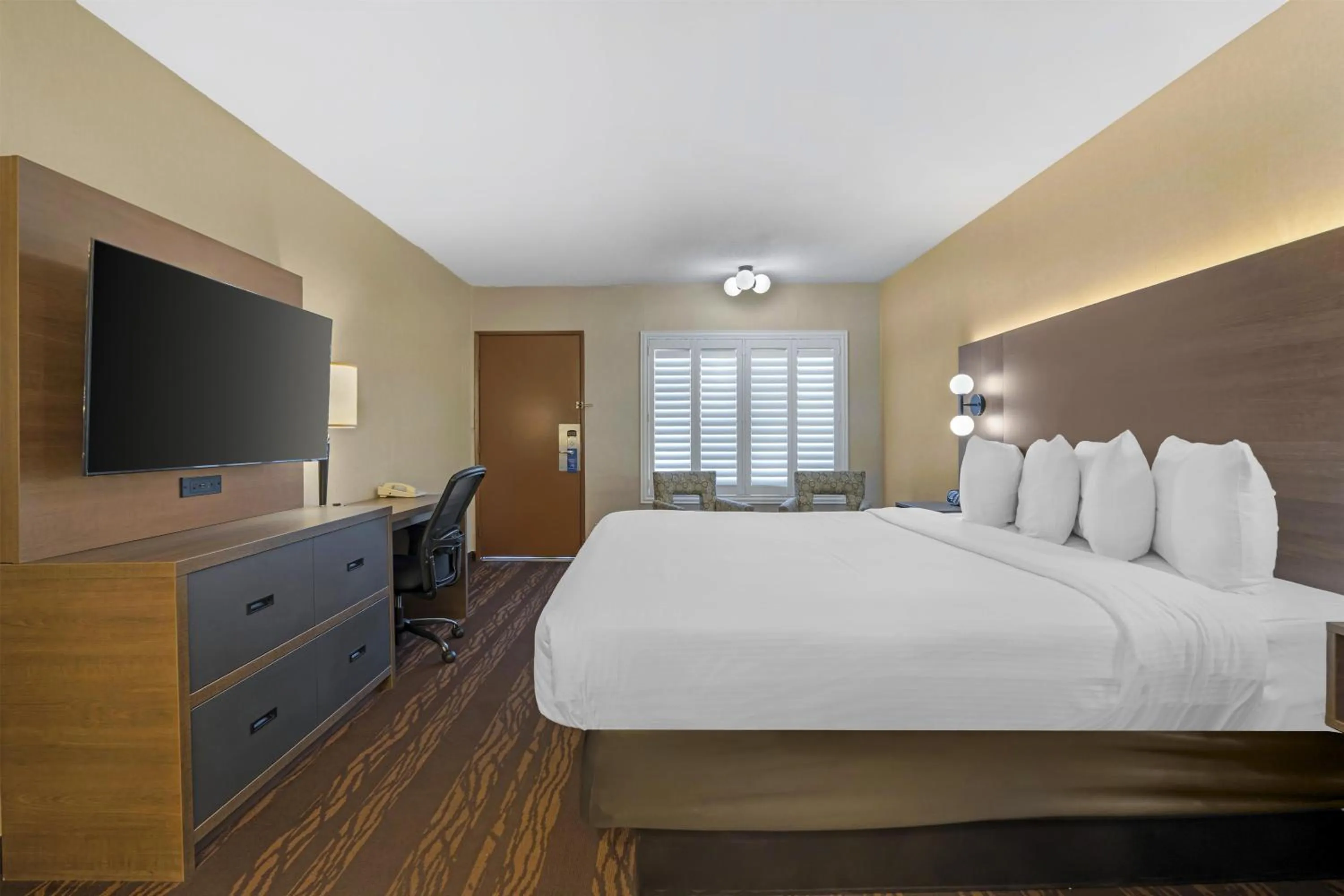 Bedroom, Bed in Best Western Plus Stovall's Inn