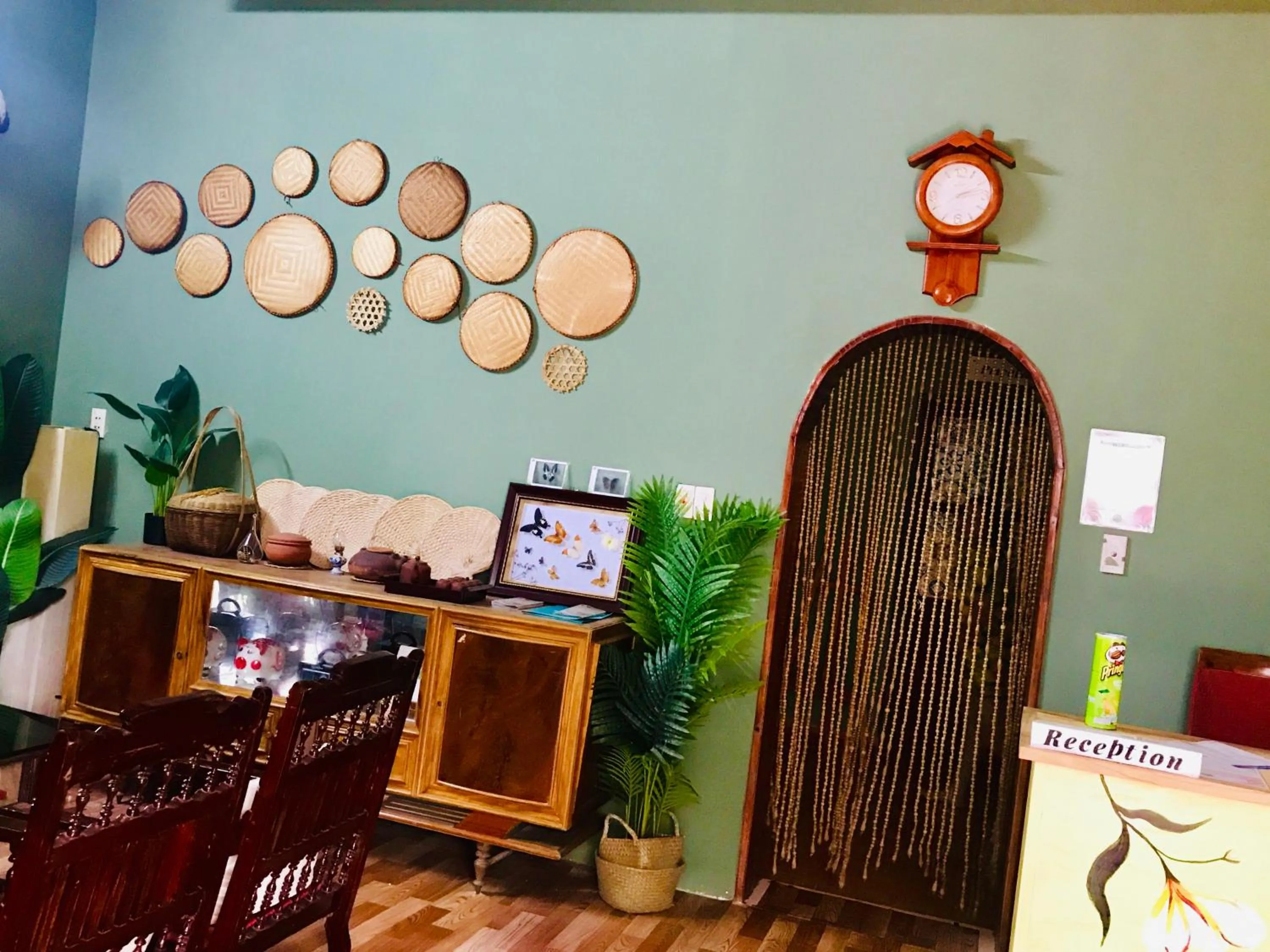 Communal lounge/ TV room in Hava Homestay