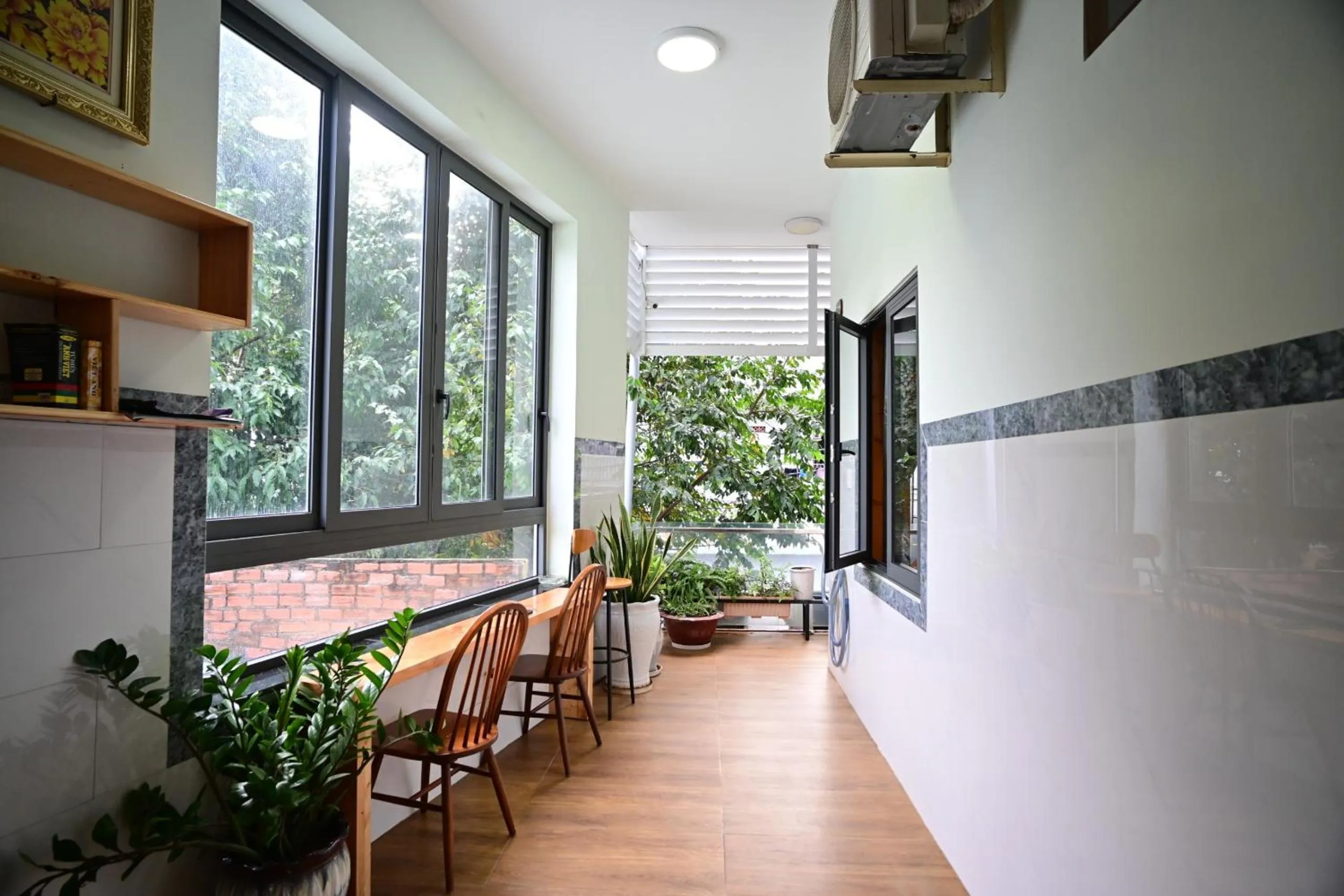 Communal lounge/ TV room in Little Home Homestay