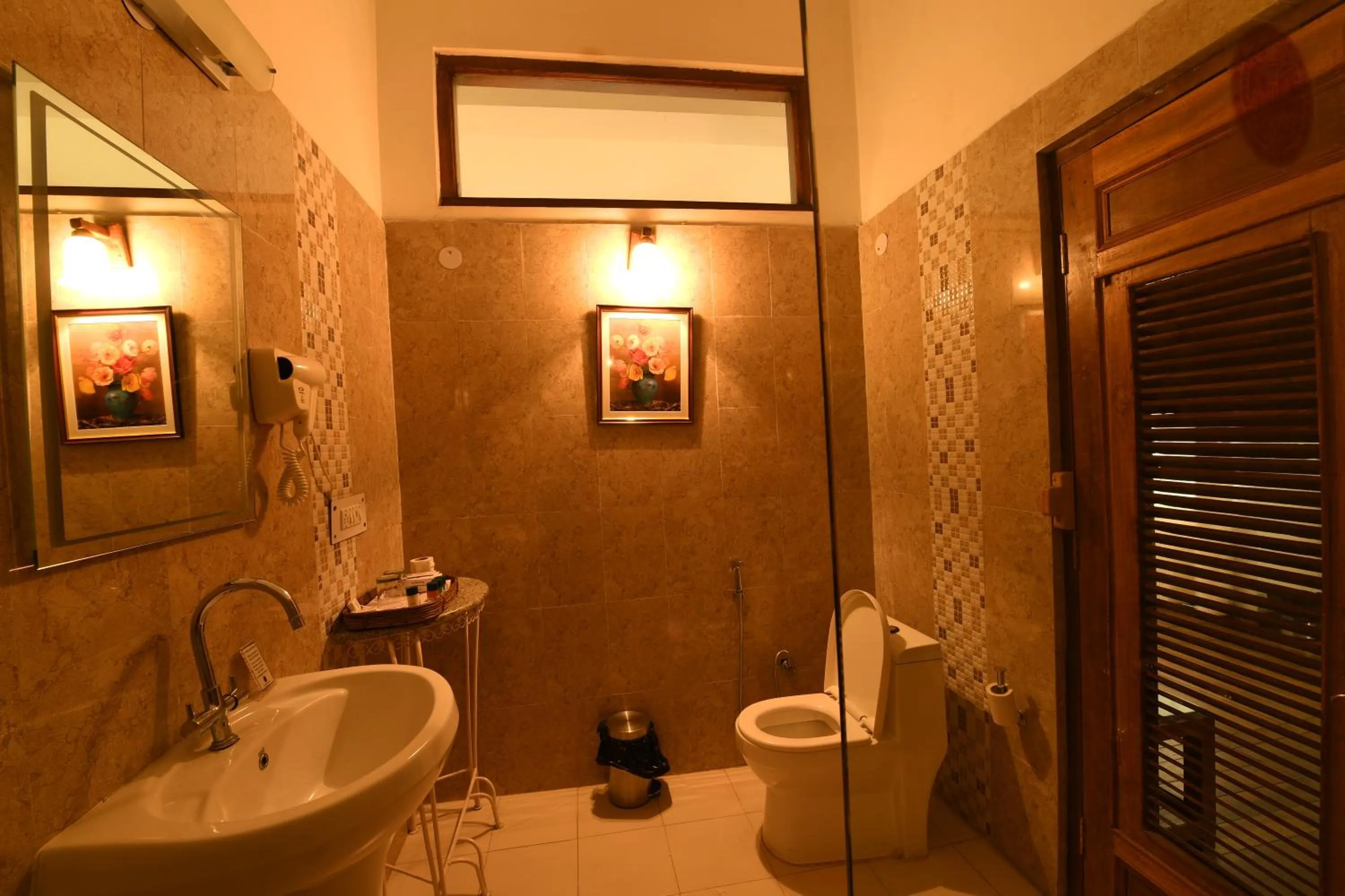 Shower in WelcomHeritage Judges Court