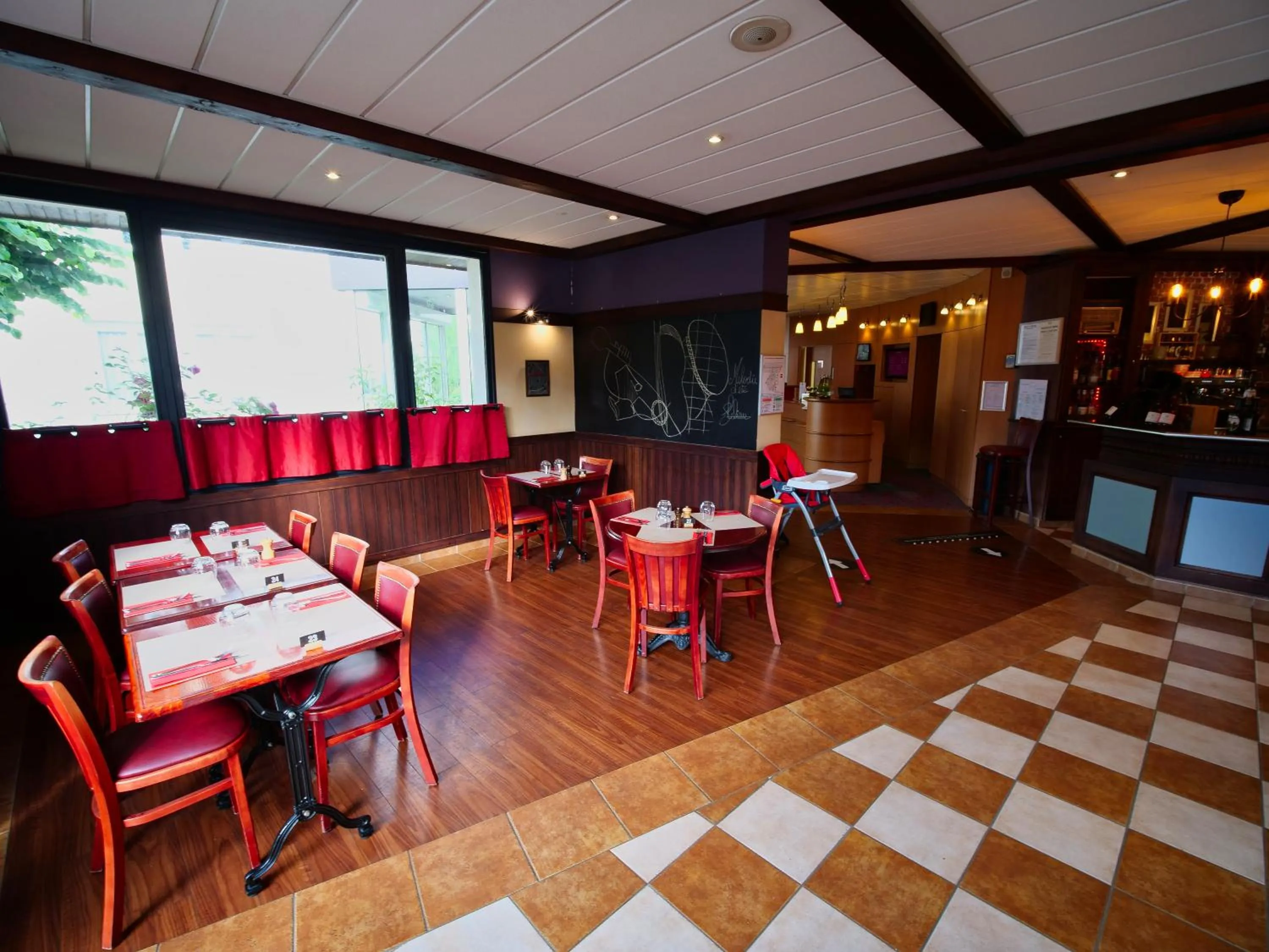 Restaurant/places to eat in ibis Chartres Ouest Luce