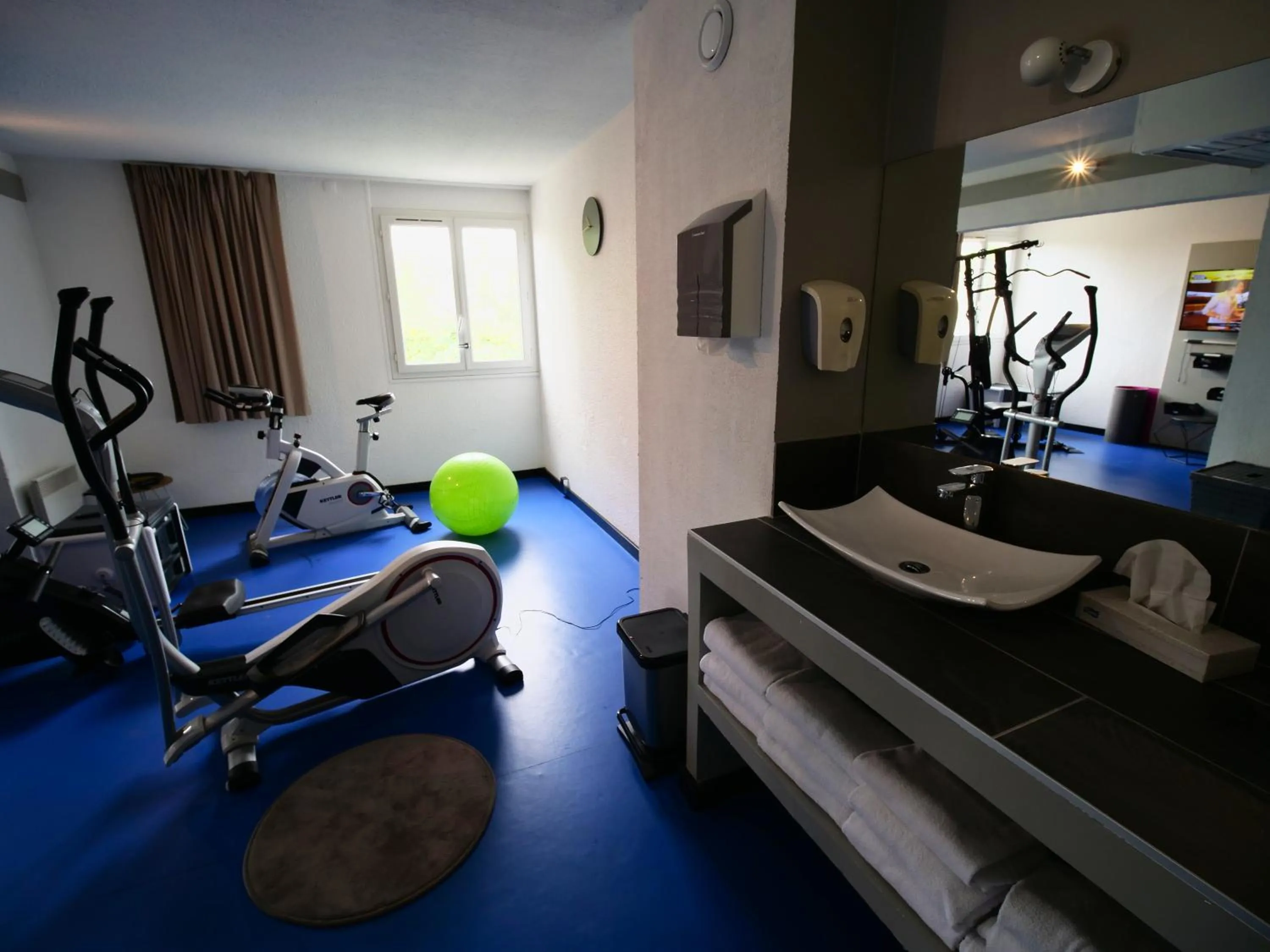 Fitness centre/facilities in ibis Chartres Ouest Luce