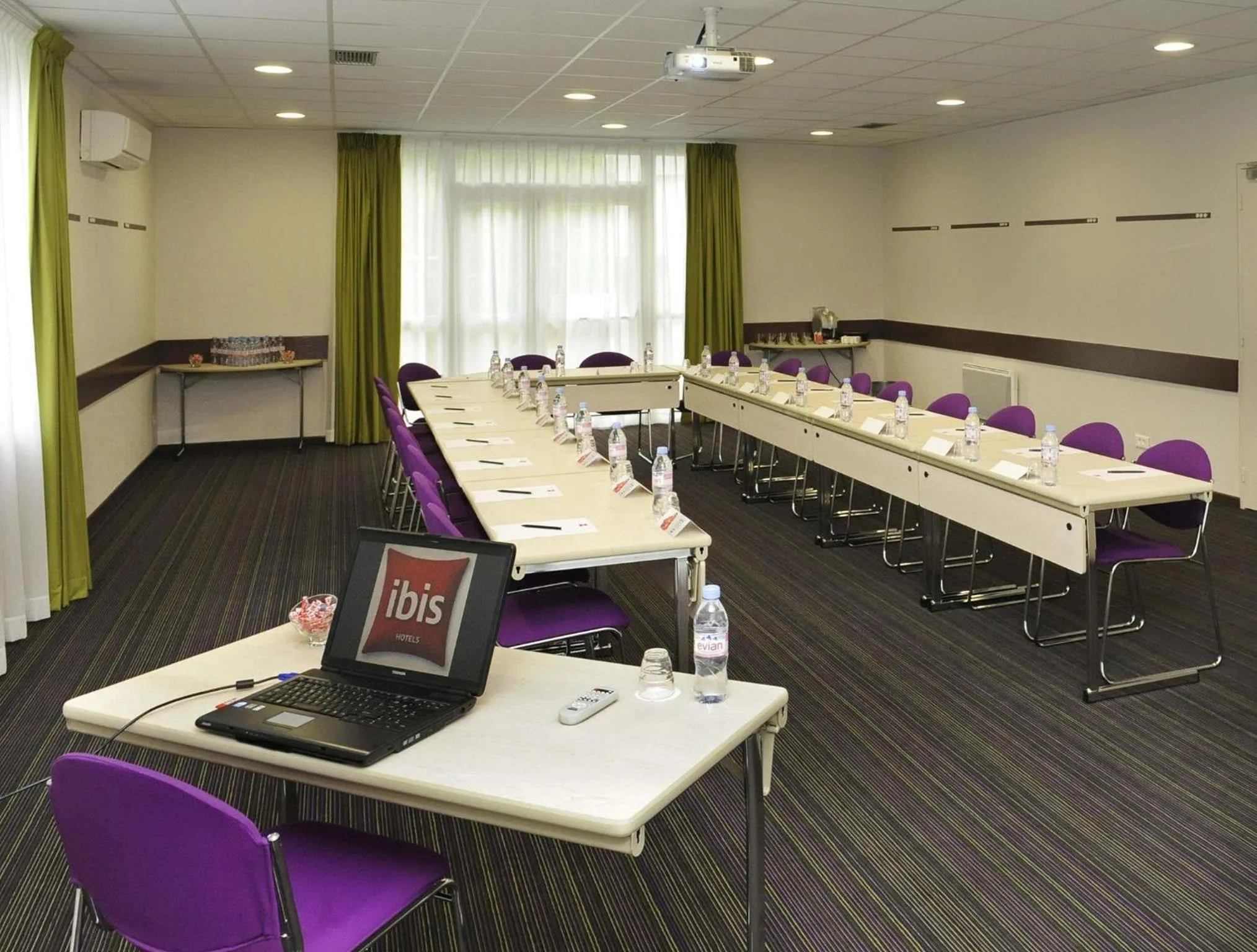 Meeting/conference room in ibis Chartres Ouest Luce