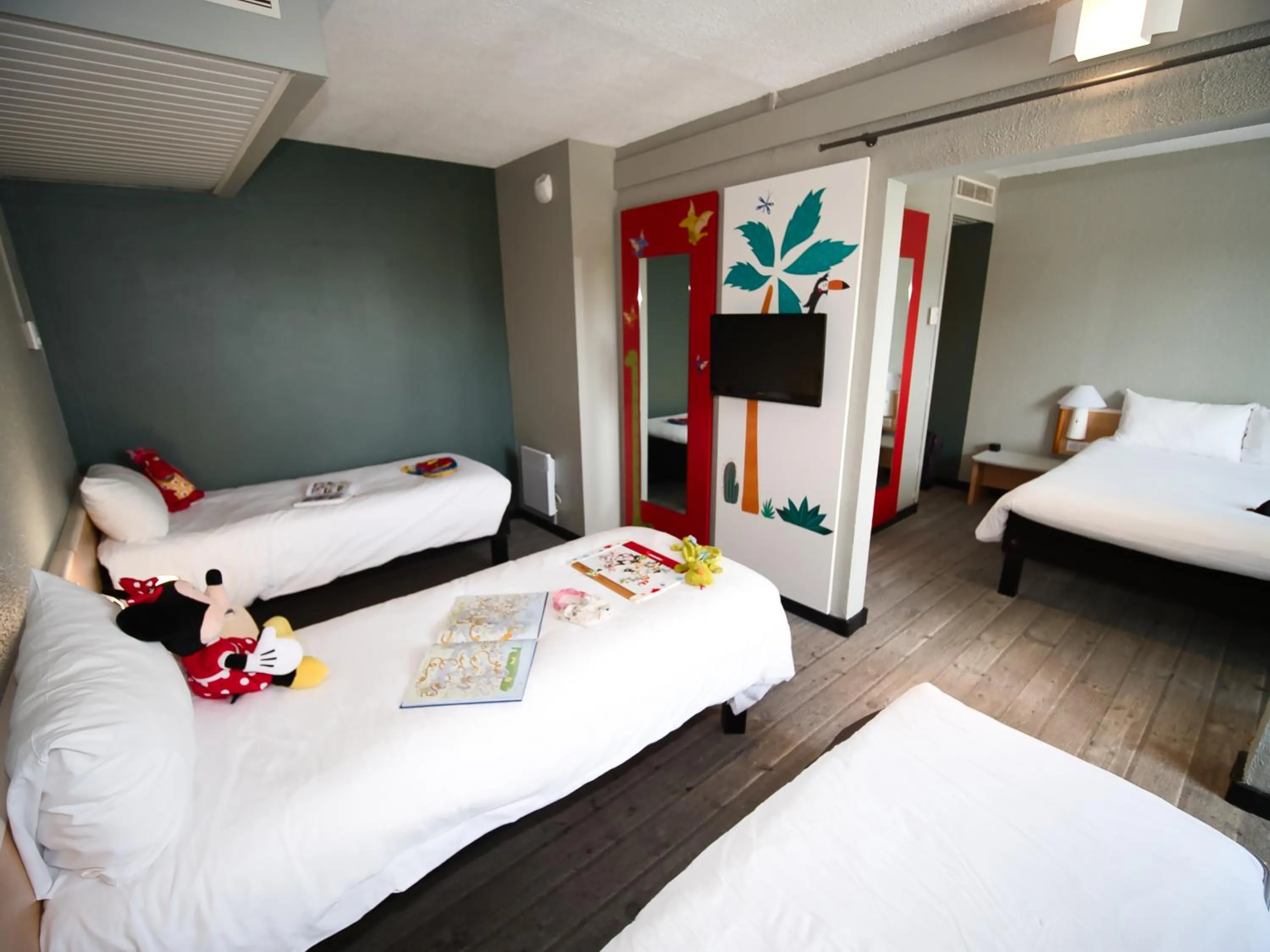Family, Bed in ibis Chartres Ouest Luce