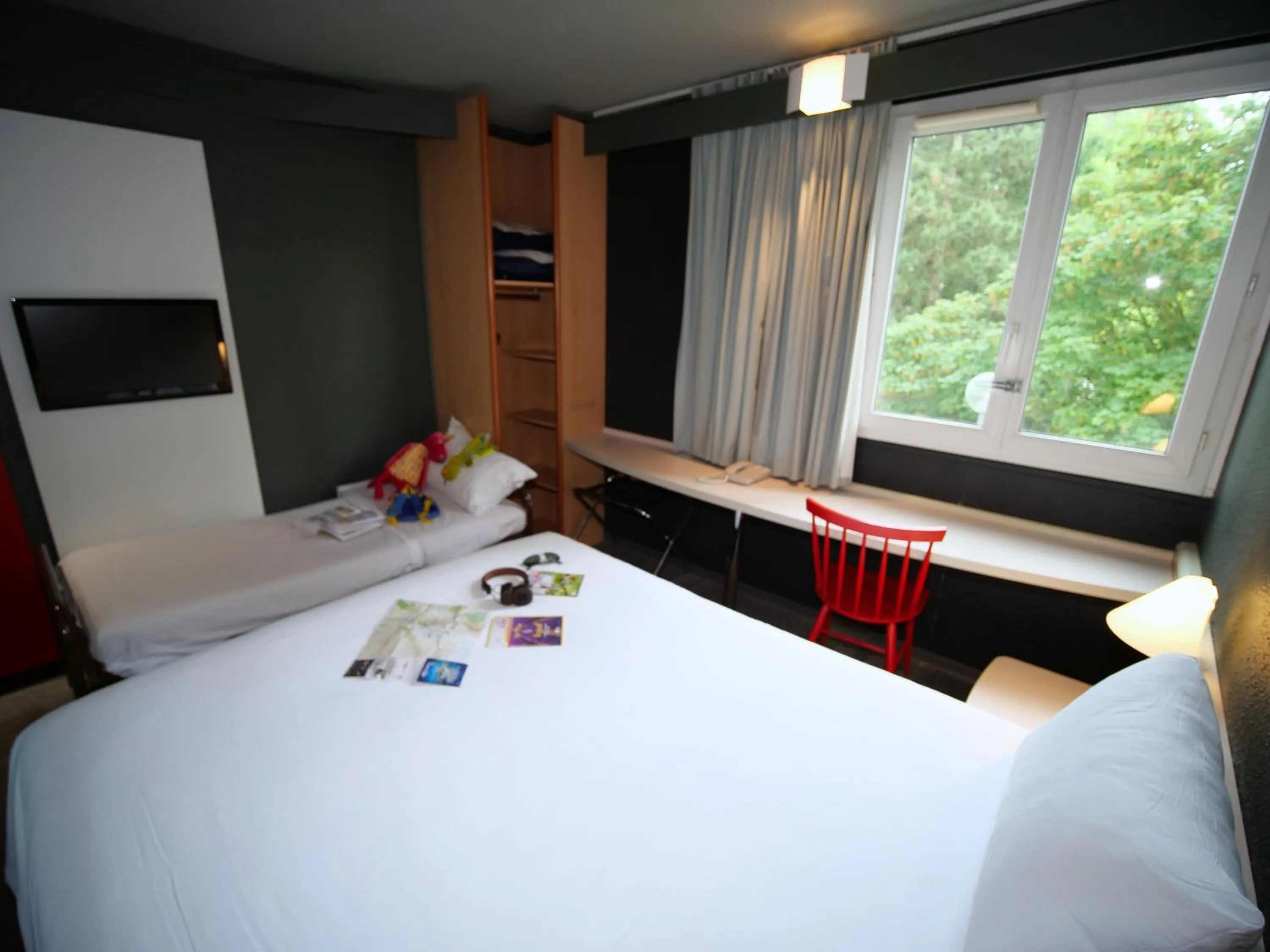 Bedroom, Bed in ibis Chartres Ouest Luce