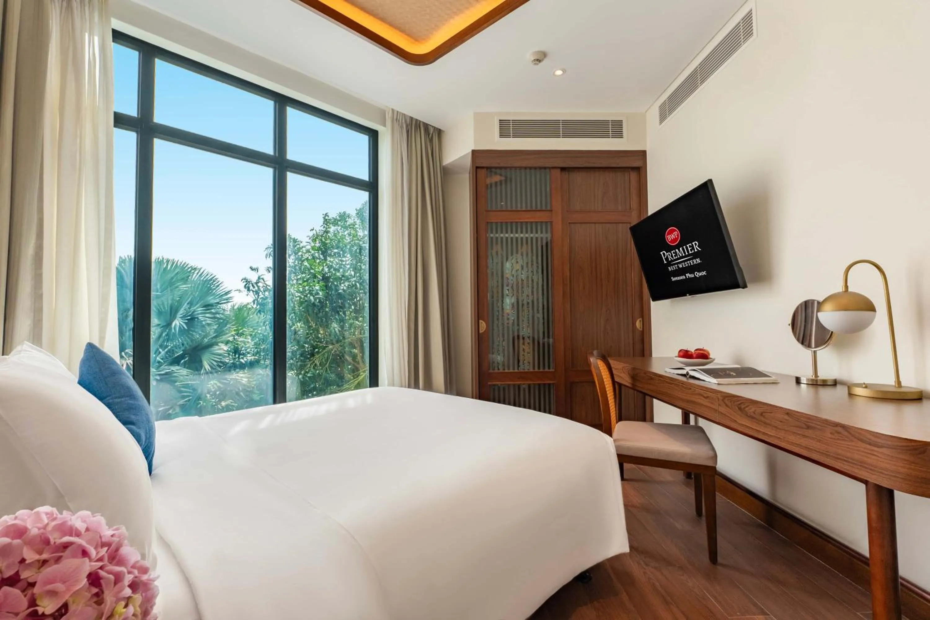 Bed in Best Western Premier Sonasea Phu Quoc