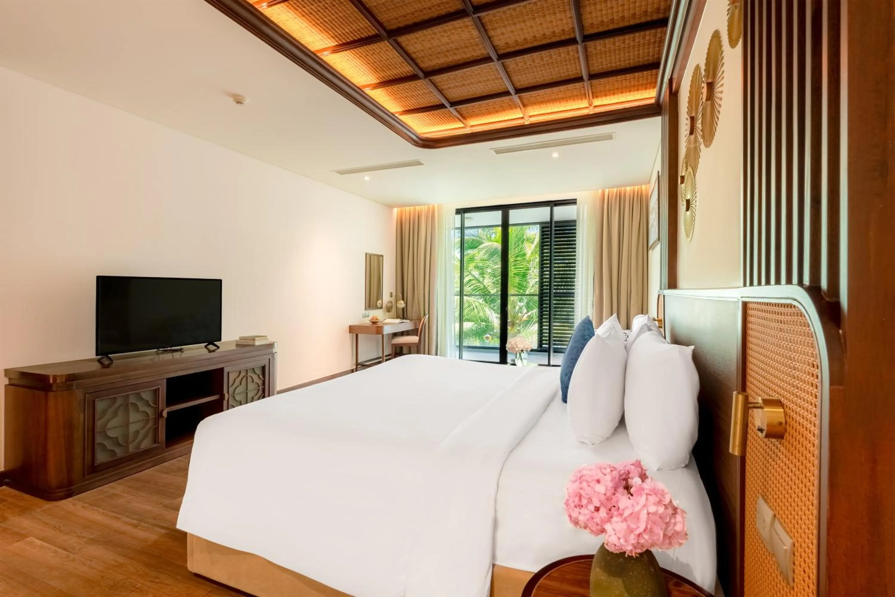 Bed in Best Western Premier Sonasea Phu Quoc