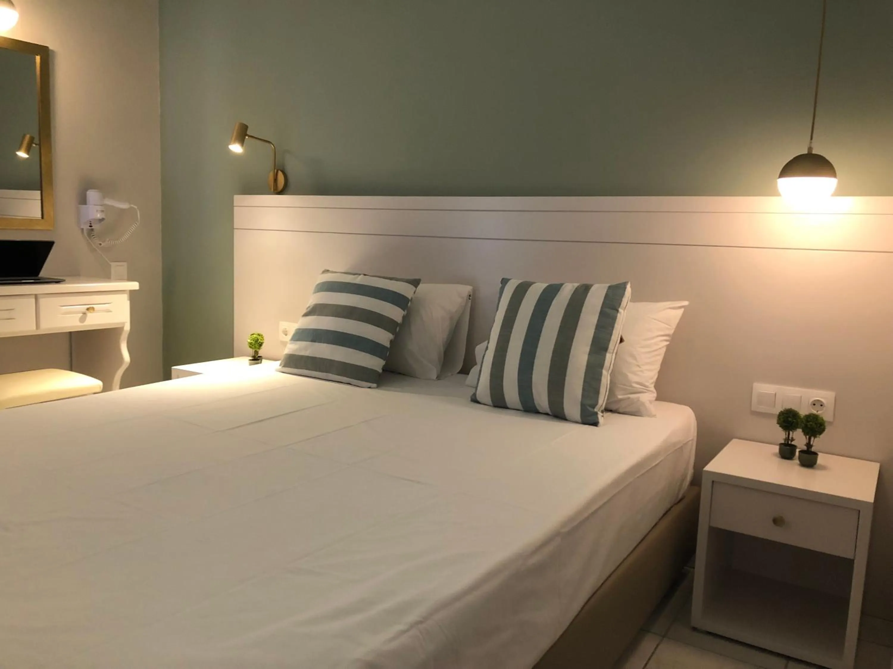 Bed in George Deluxe Apartments