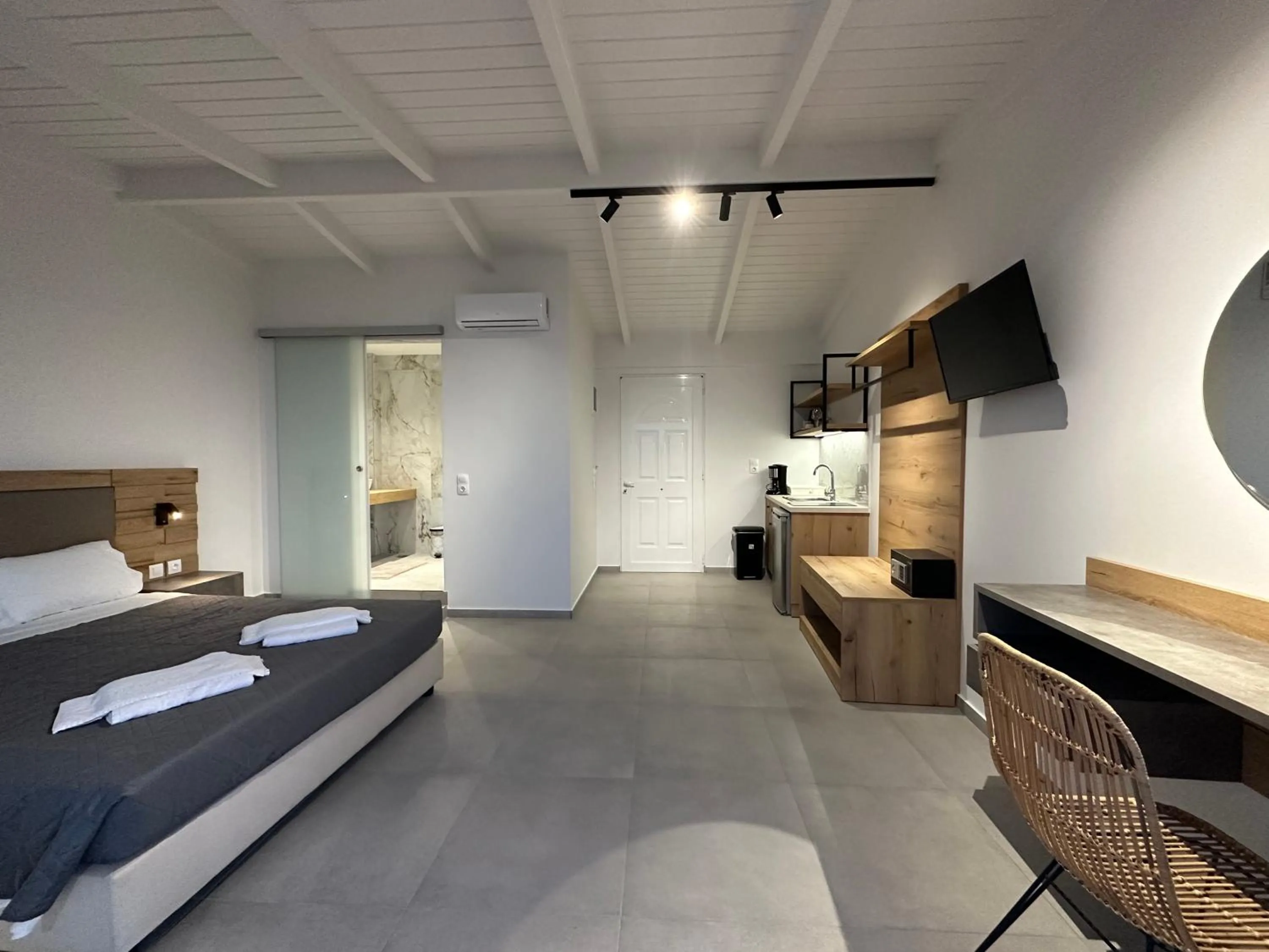 Bed in George Deluxe Apartments