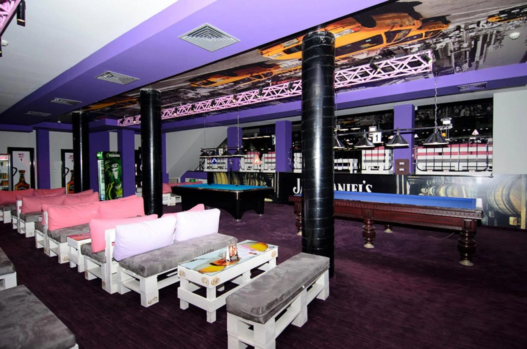 Restaurant/places to eat in Hotel Color