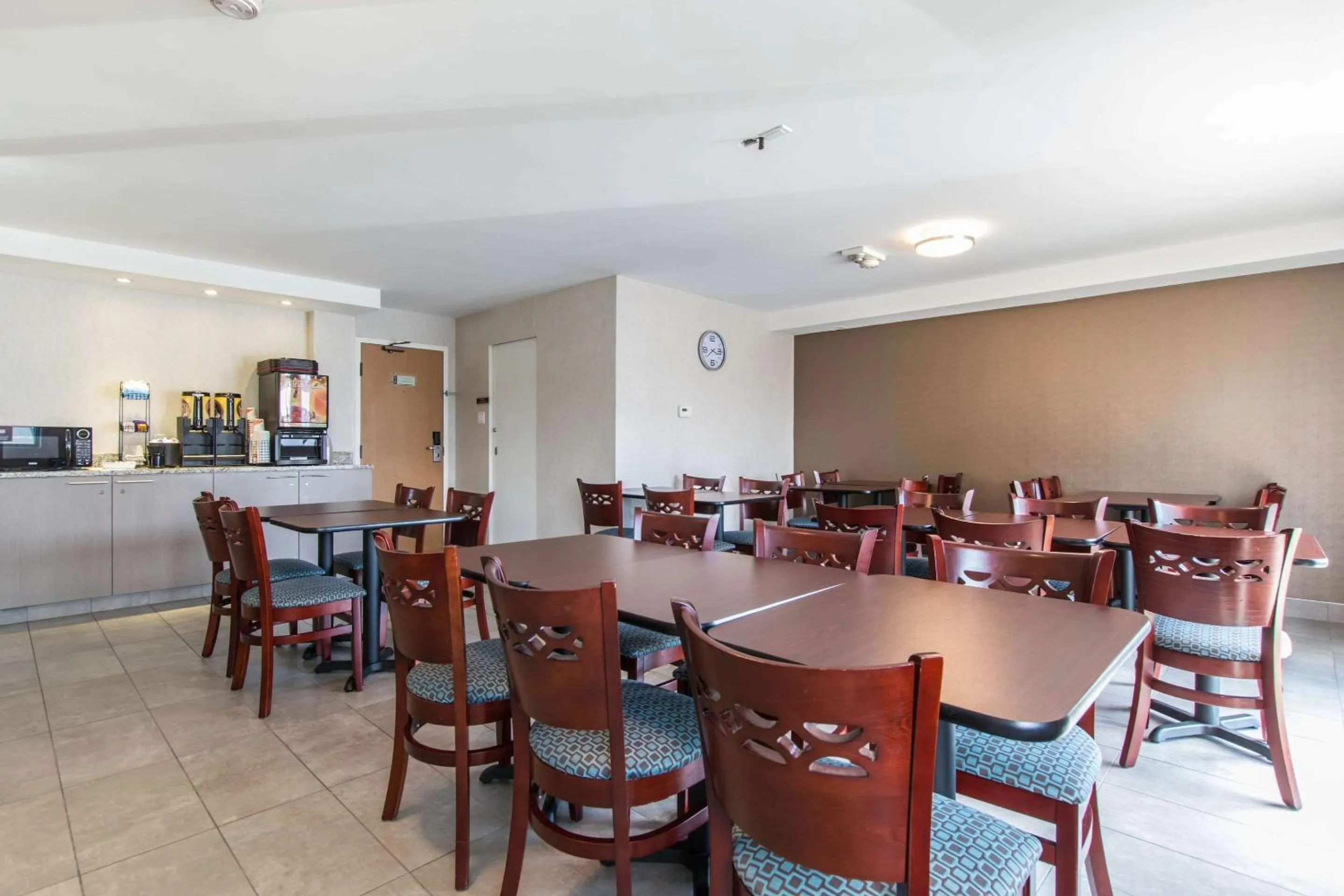 Restaurant/places to eat in Comfort Inn