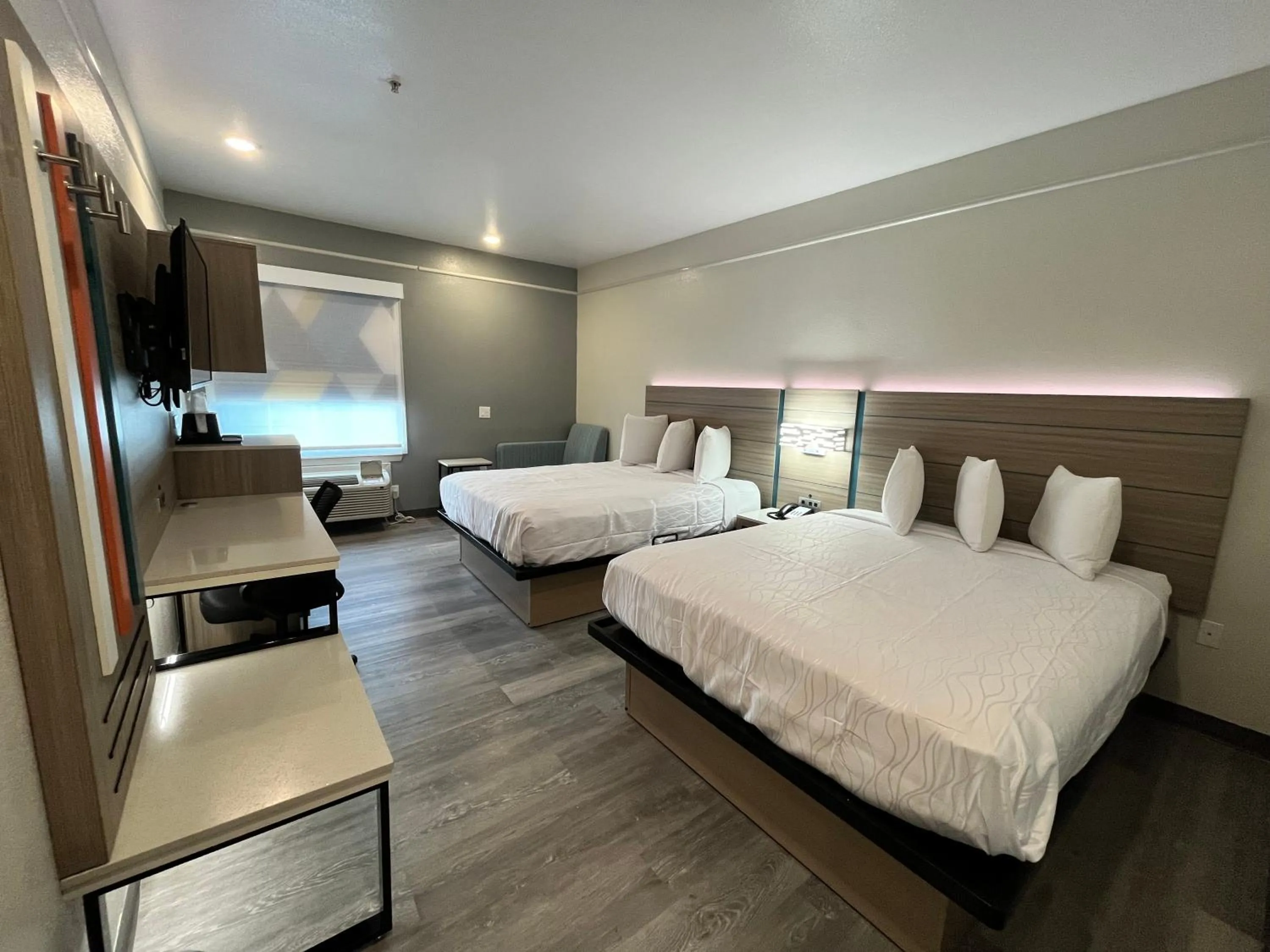 Bed in Sonesta Essential Hotel Houston-I-45 Spring