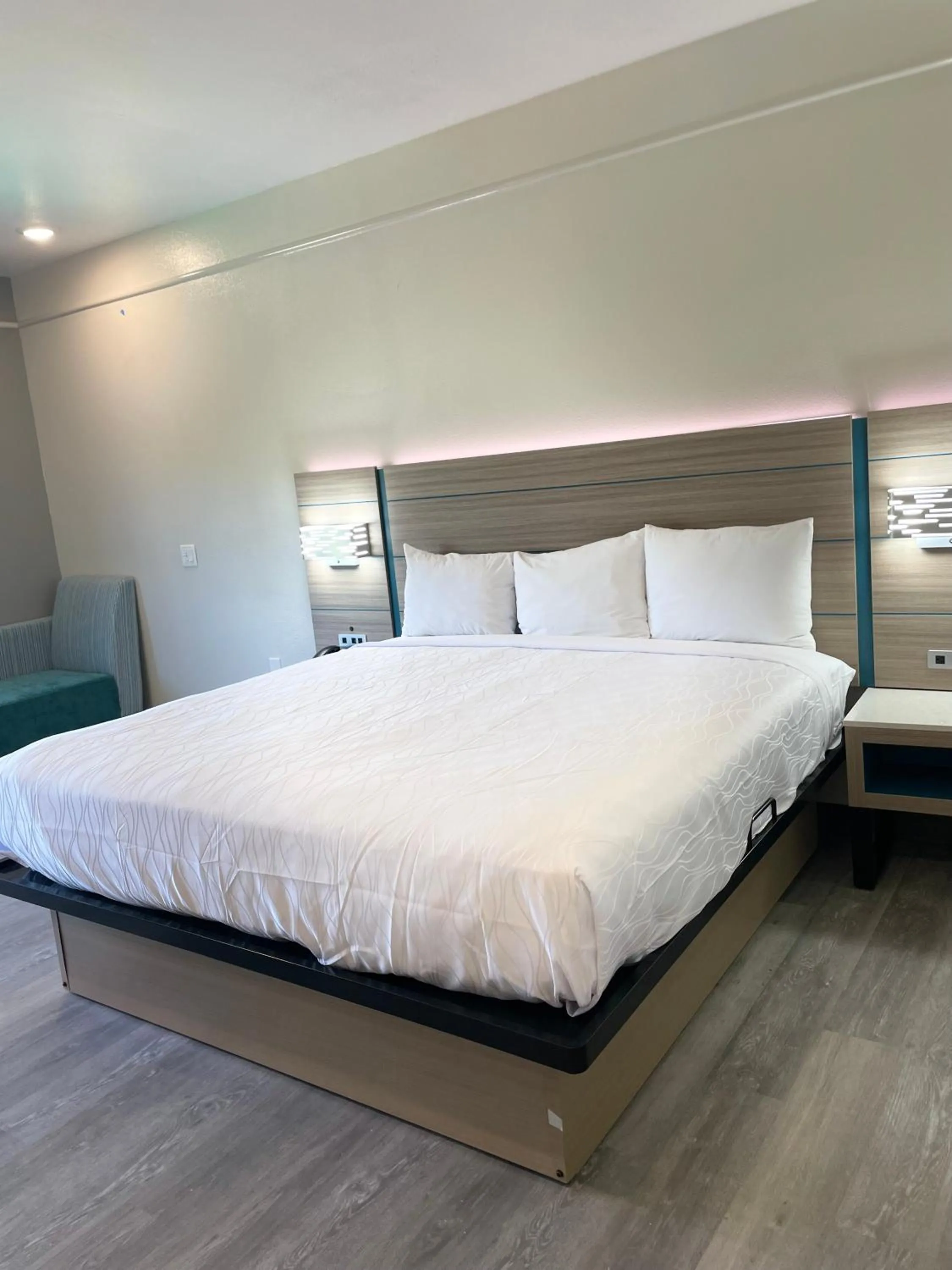 Bed in Sonesta Essential Hotel Houston-I-45 Spring