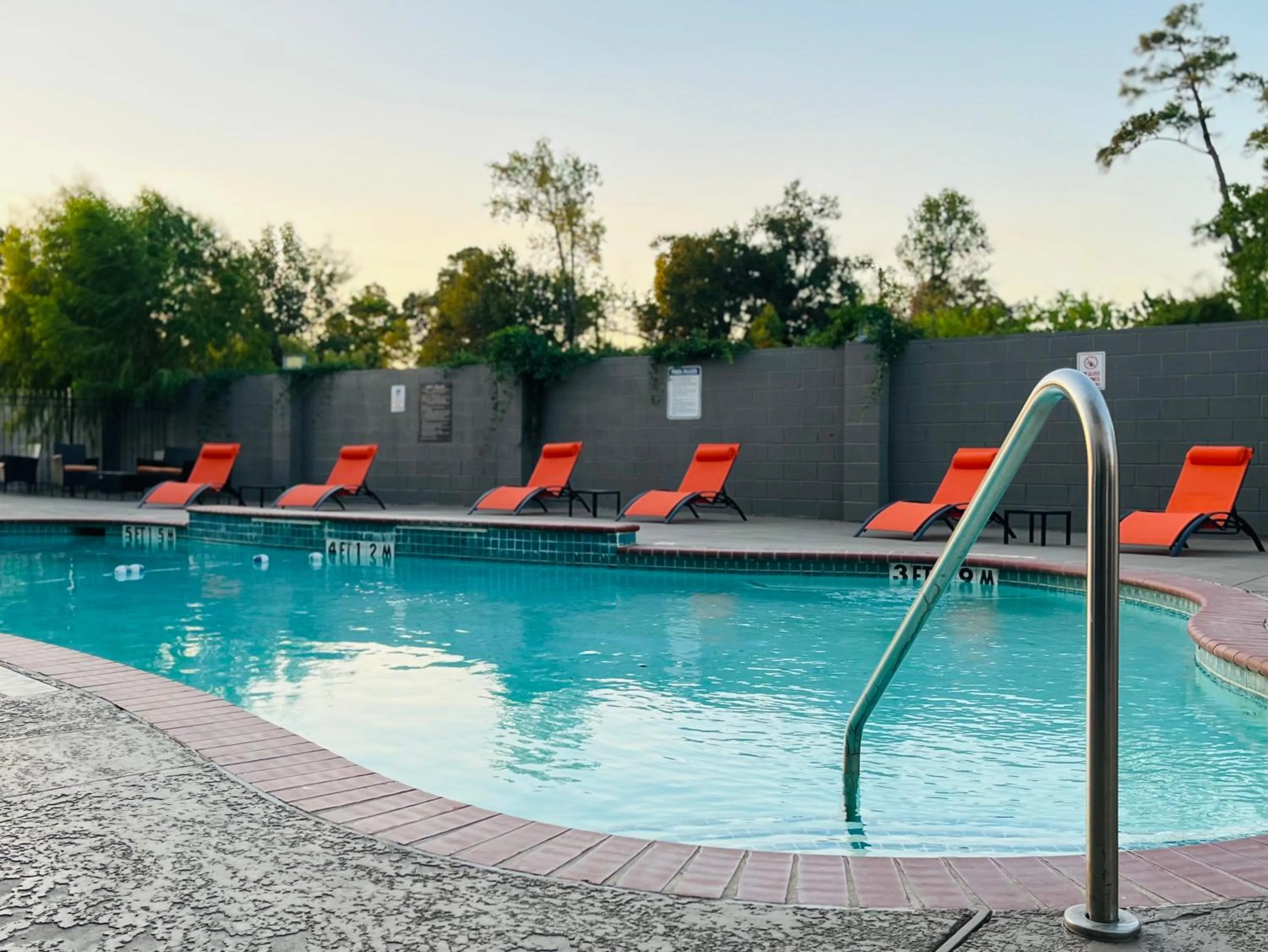 Swimming pool in Sonesta Essential Hotel Houston-I-45 Spring