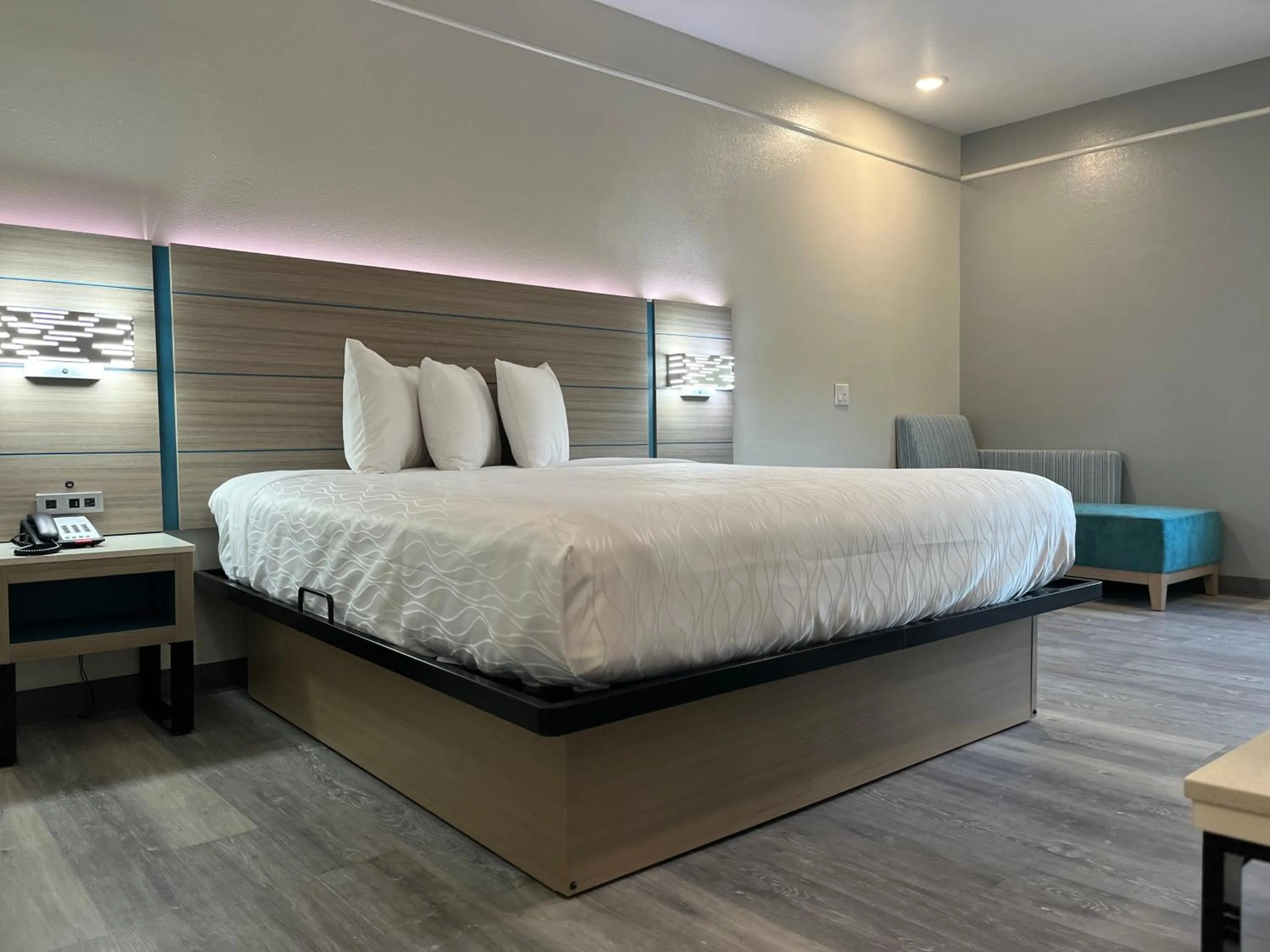 Bedroom, Bed in Sonesta Essential Hotel Houston-I-45 Spring