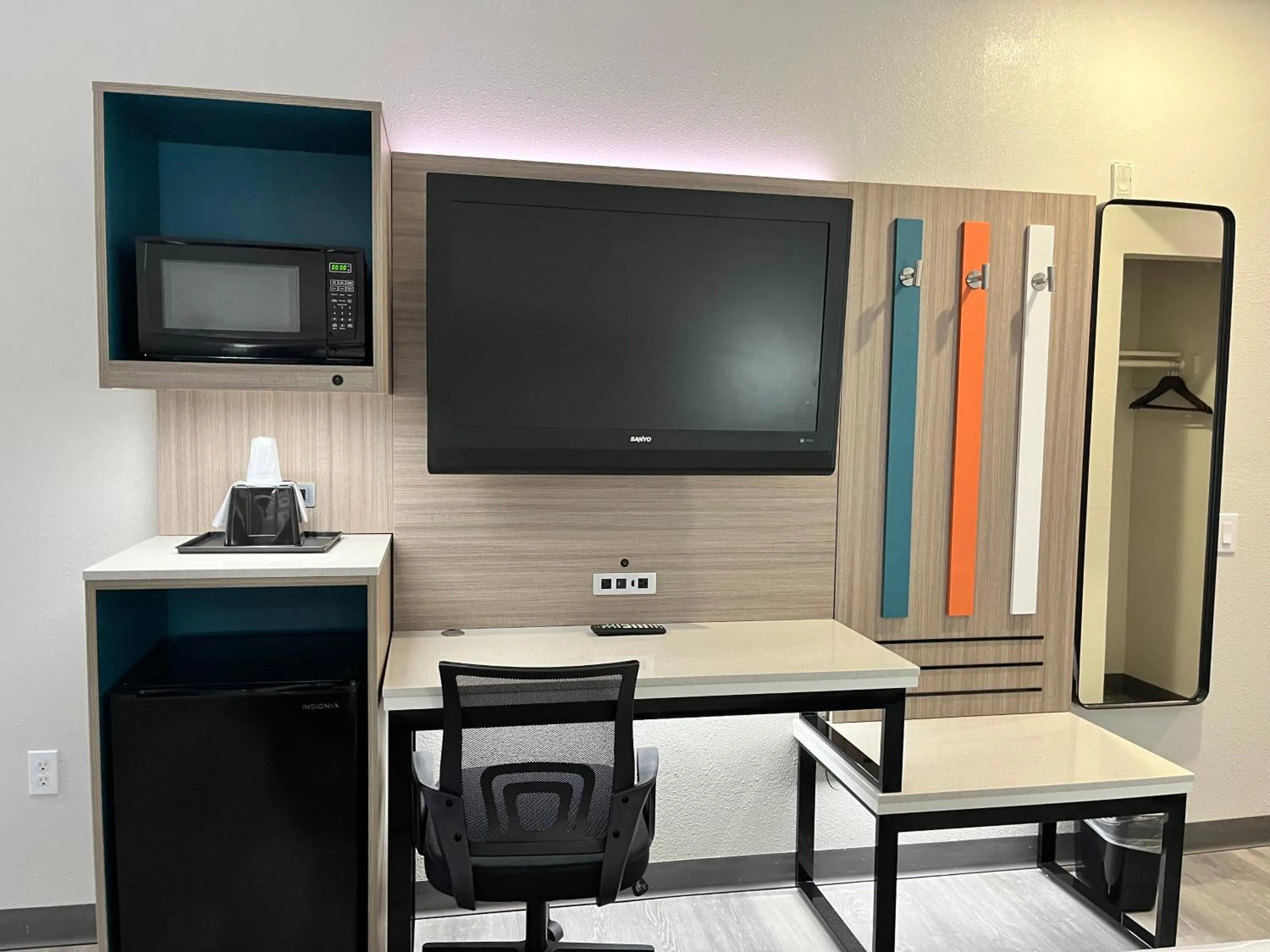 TV and multimedia in Sonesta Essential Hotel Houston-I-45 Spring