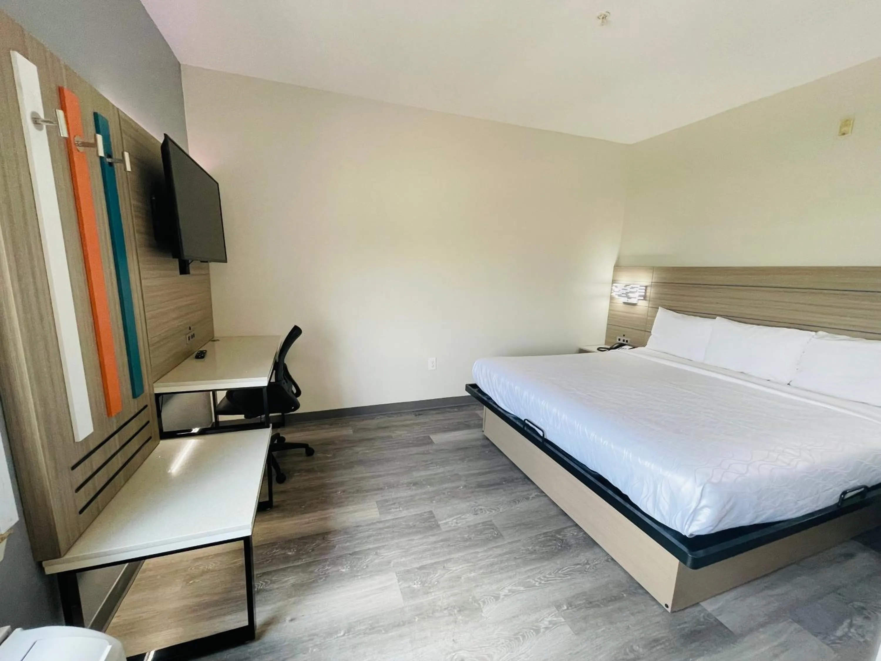 Bed in Sonesta Essential Hotel Houston-I-45 Spring