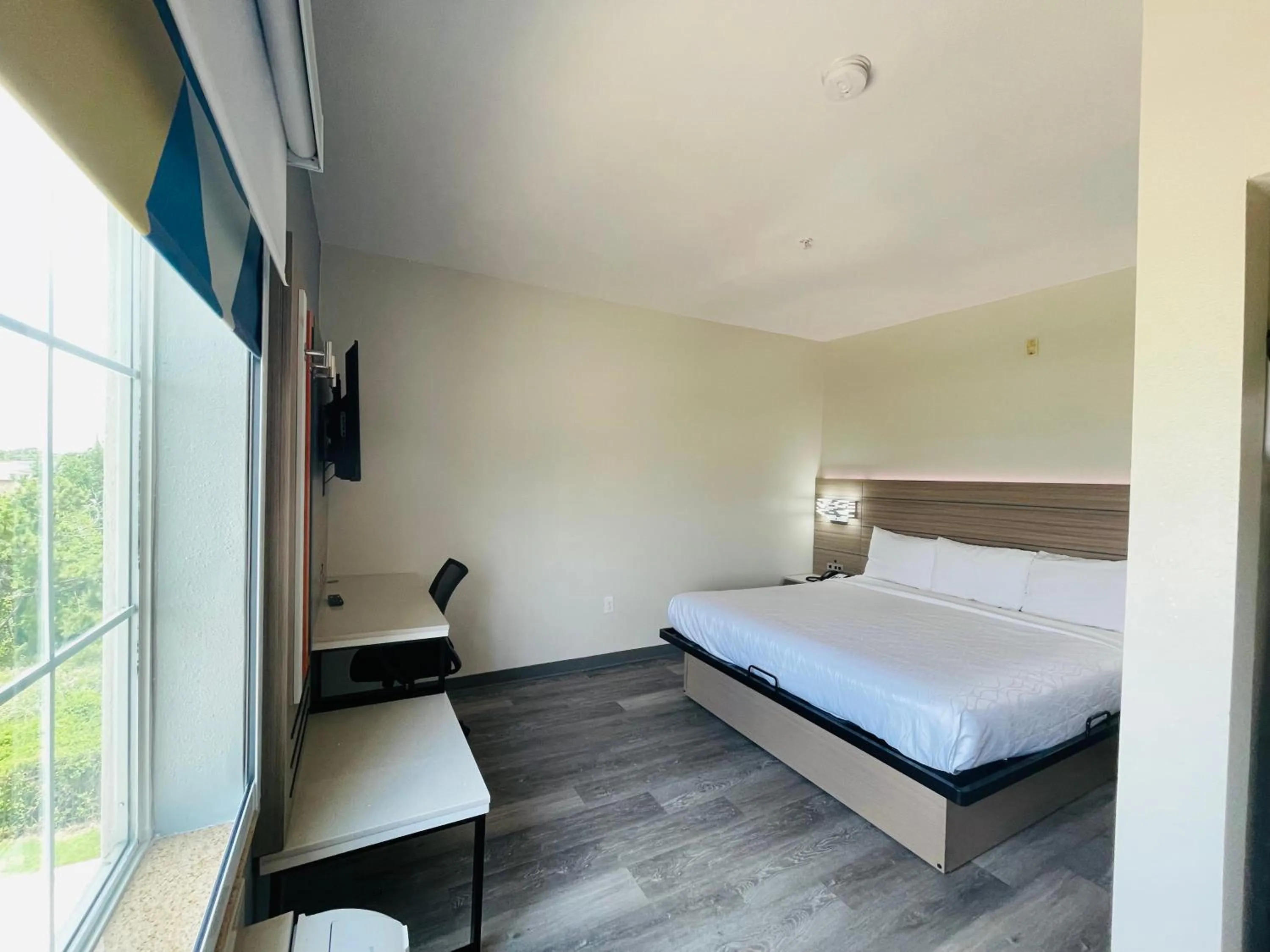 Bed in Sonesta Essential Hotel Houston-I-45 Spring