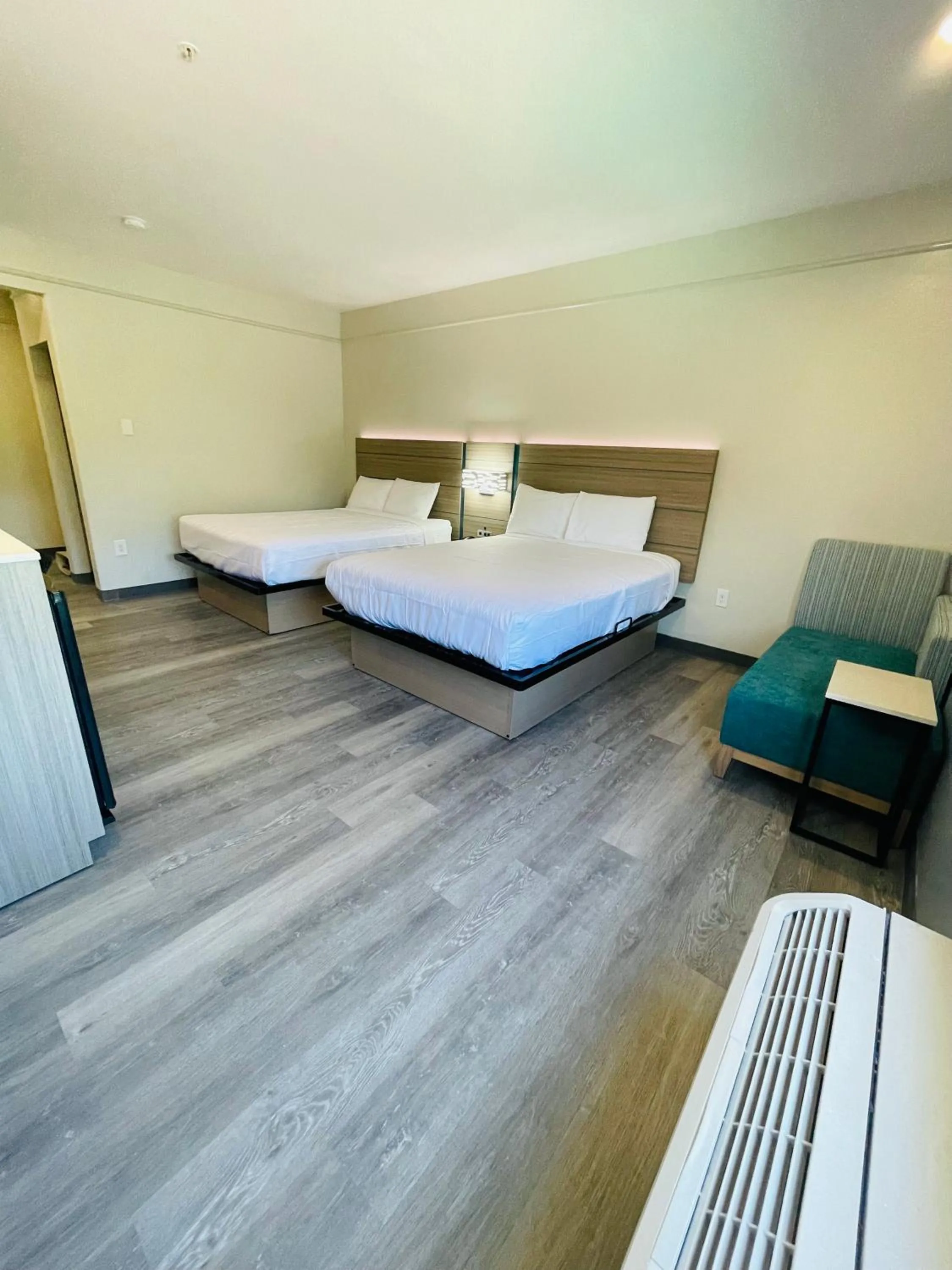 Bed in Sonesta Essential Hotel Houston-I-45 Spring