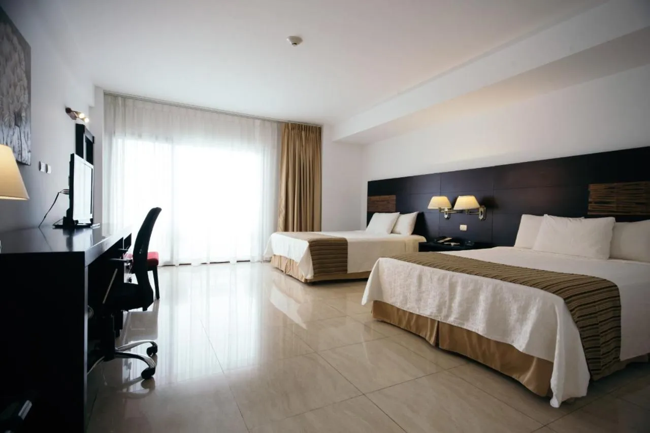 Toilet, Bed in Hotel Balandra