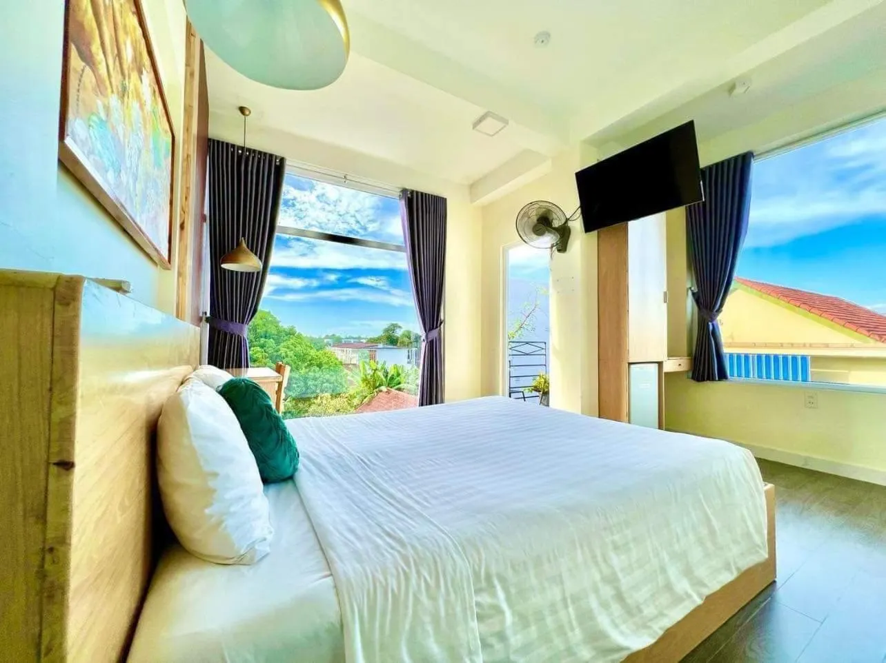 Bed in Hue Four Seasons Hotel