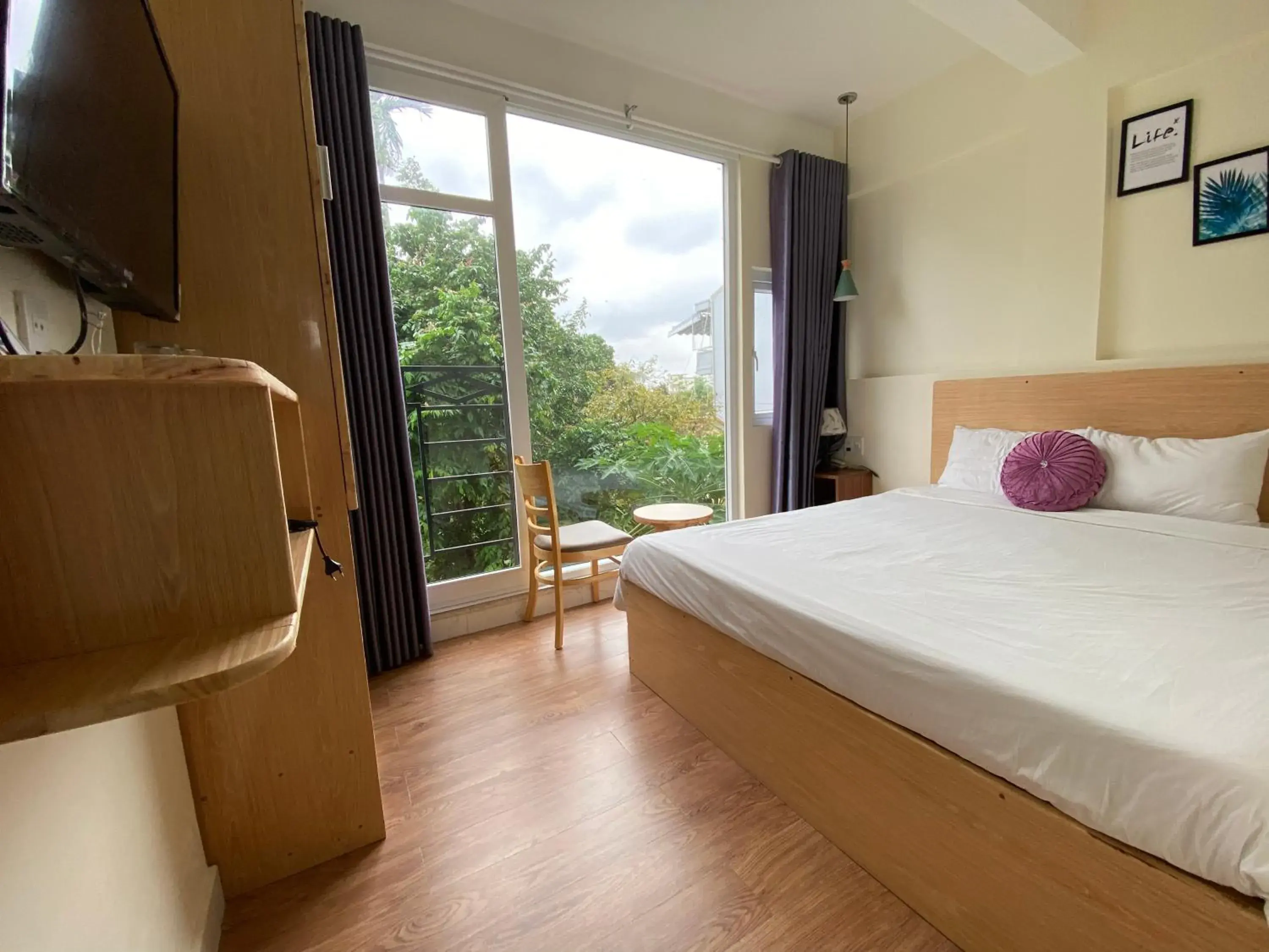 Standard Double Room in Hue Four Seasons Hotel Standard Double Room in Hue Four Seasons Hotel