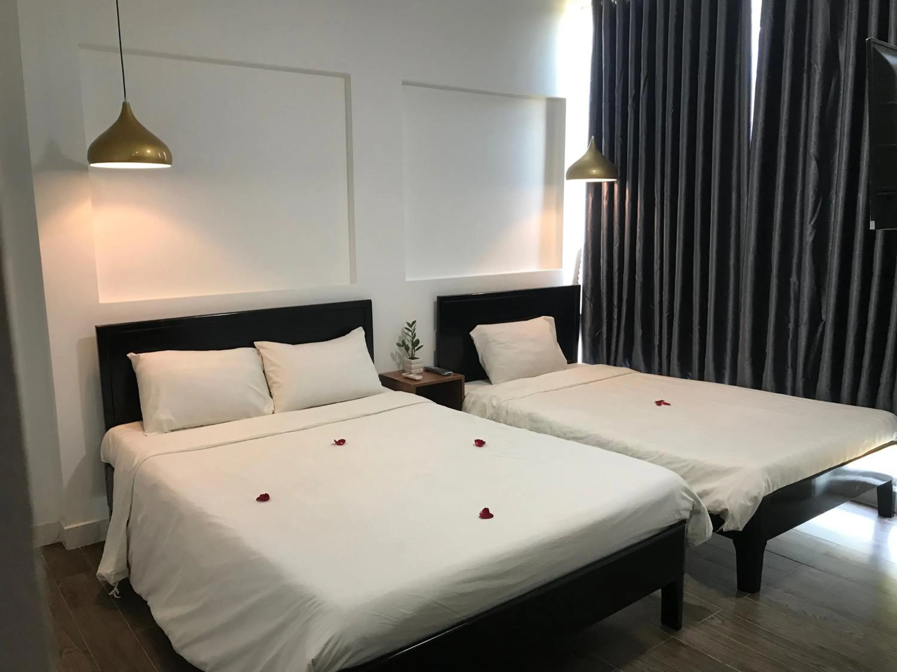 People, Bed in Hue Four Seasons Hotel