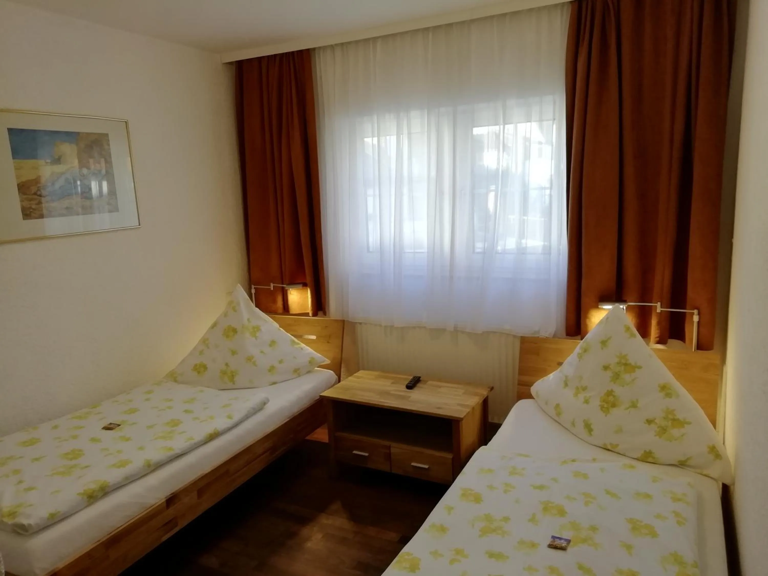 Photo of the whole room, Bed in Isenburger Hof