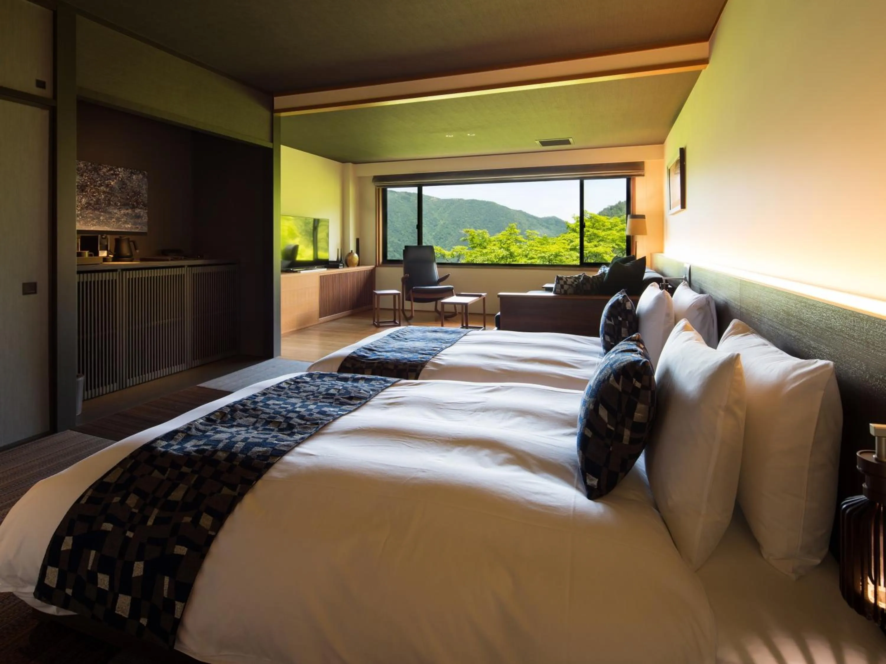 Photo of the whole room, Bed in barhotel Hakone Kazan