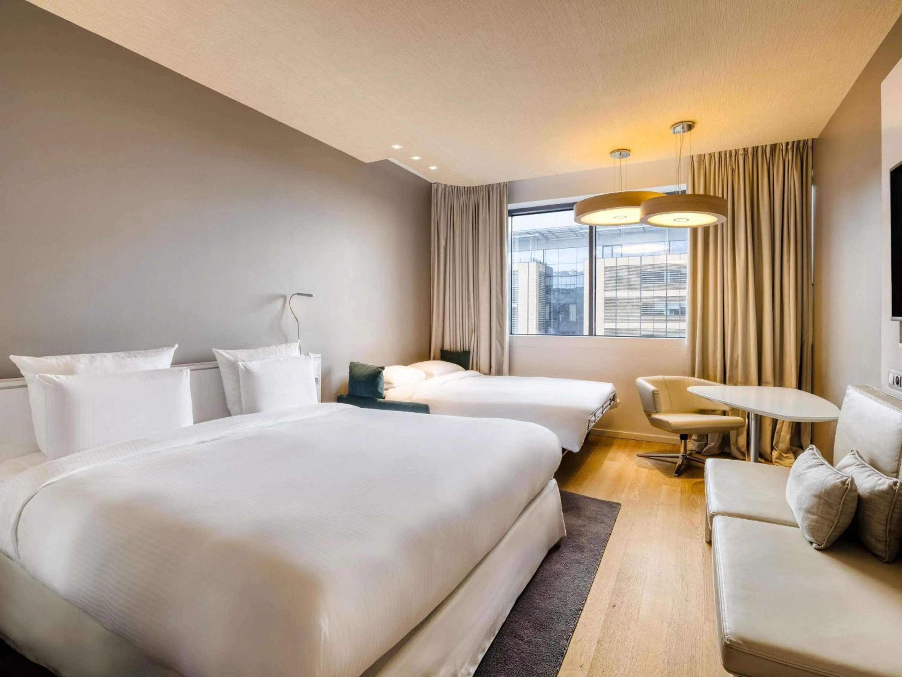 Bedroom, Bed in Pullman Brussels Centre Midi