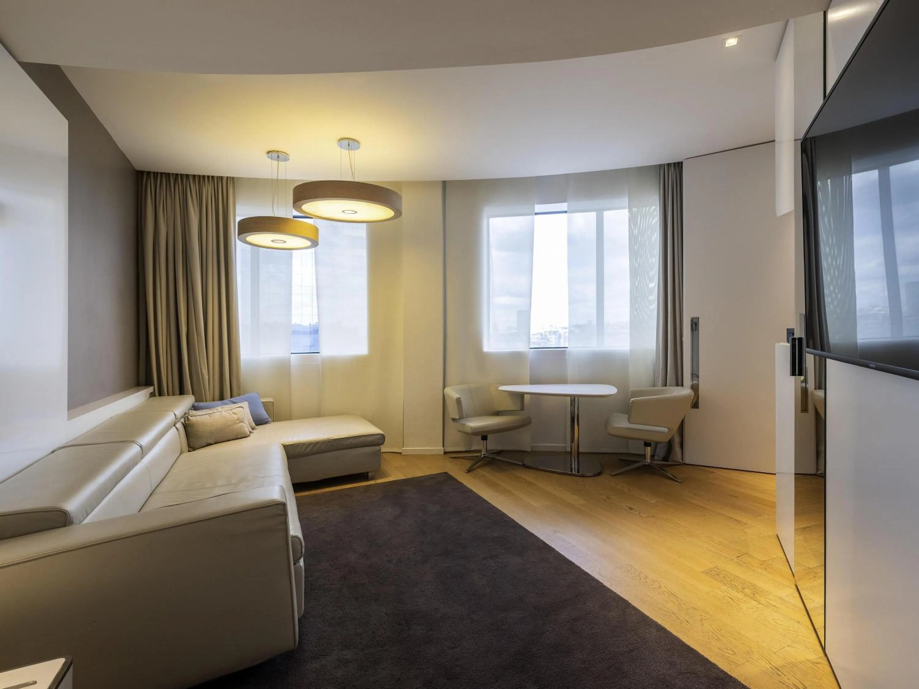 Bedroom, Bed in Pullman Brussels Centre Midi