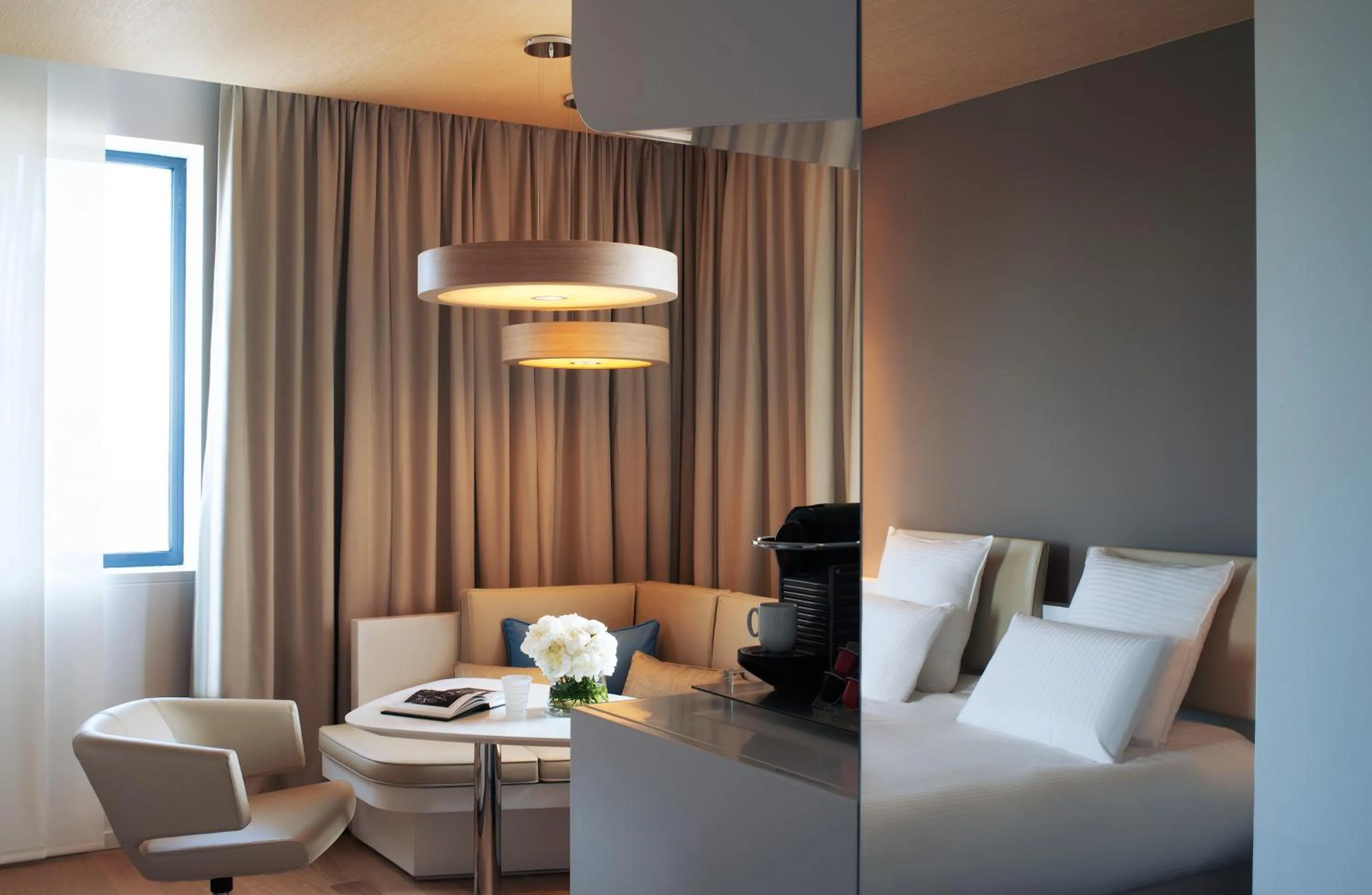 Seating area in Pullman Brussels Centre Midi