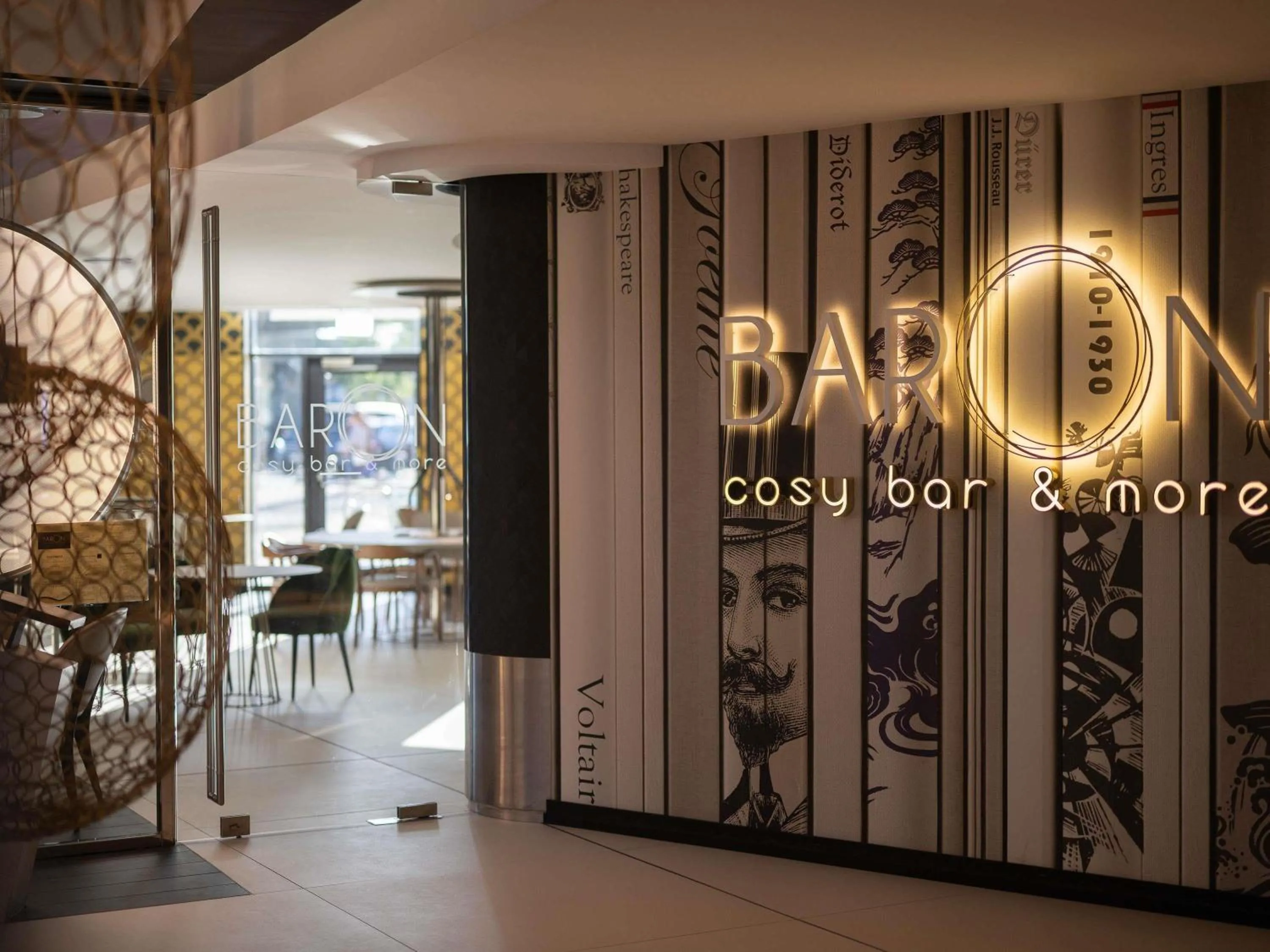 Lounge or bar in Pullman Brussels Centre Midi