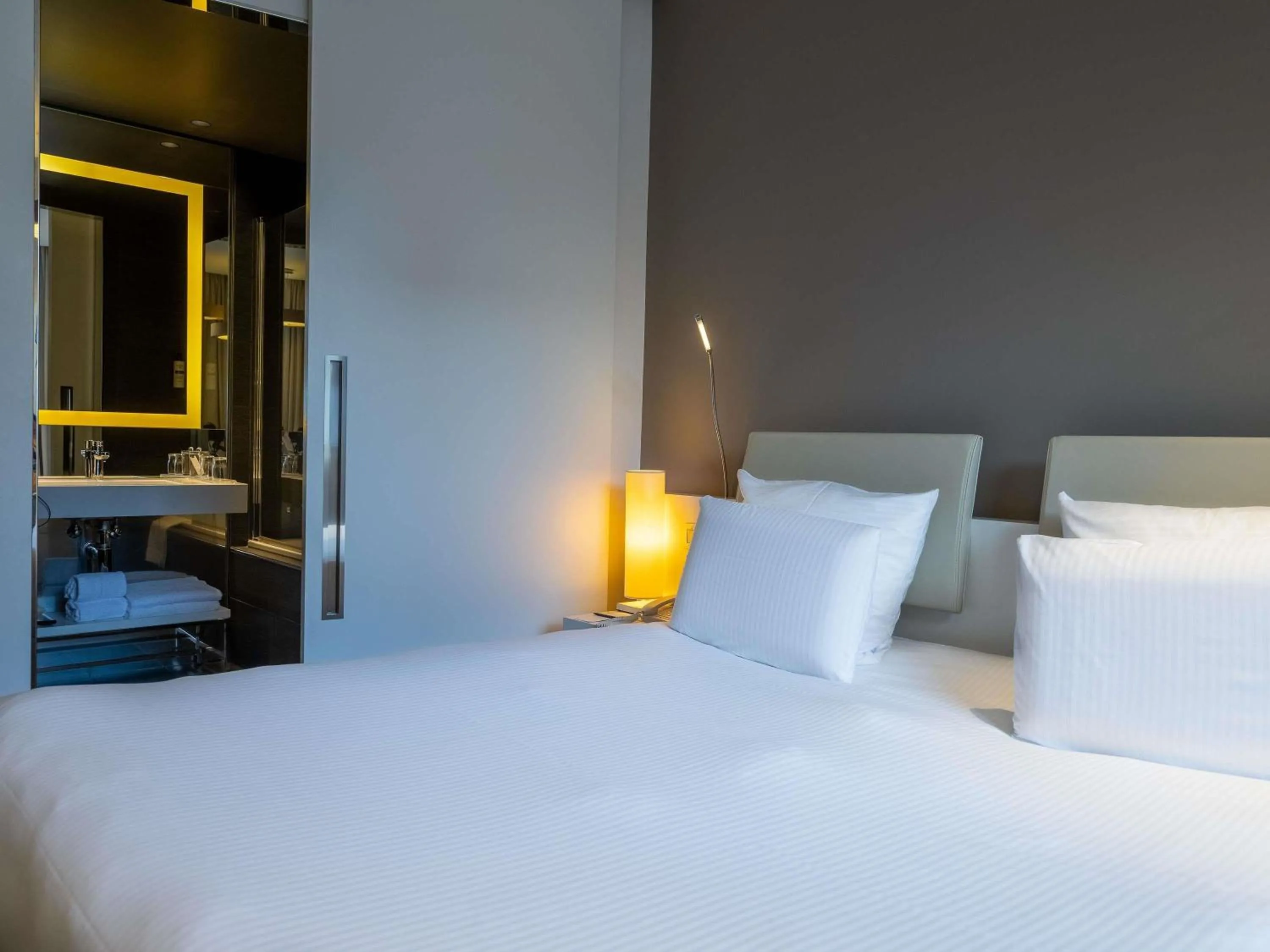 Bedroom, Bed in Pullman Brussels Centre Midi