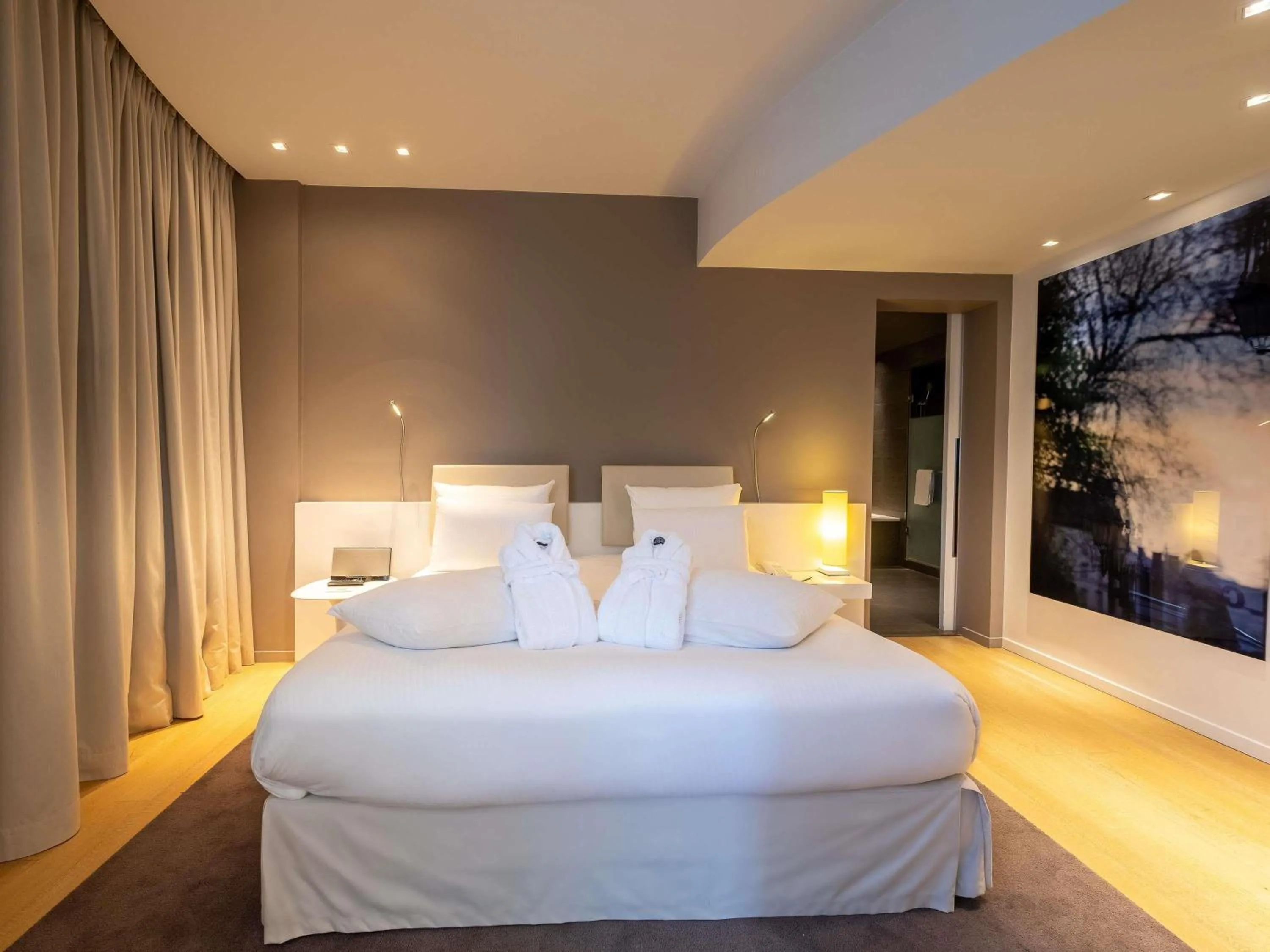 Bedroom, Bed in Pullman Brussels Centre Midi